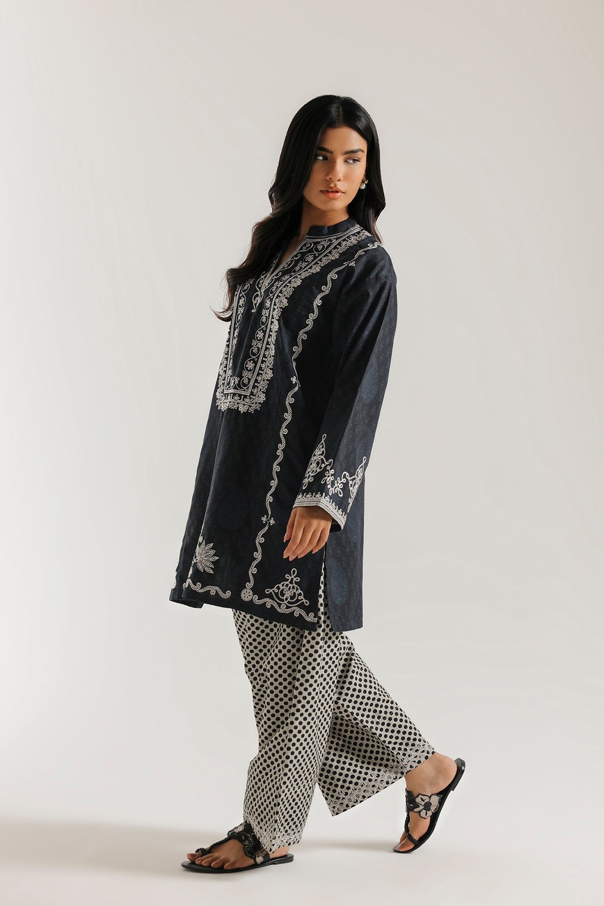 EMBROIDERED SUIT (E9506-102-618)