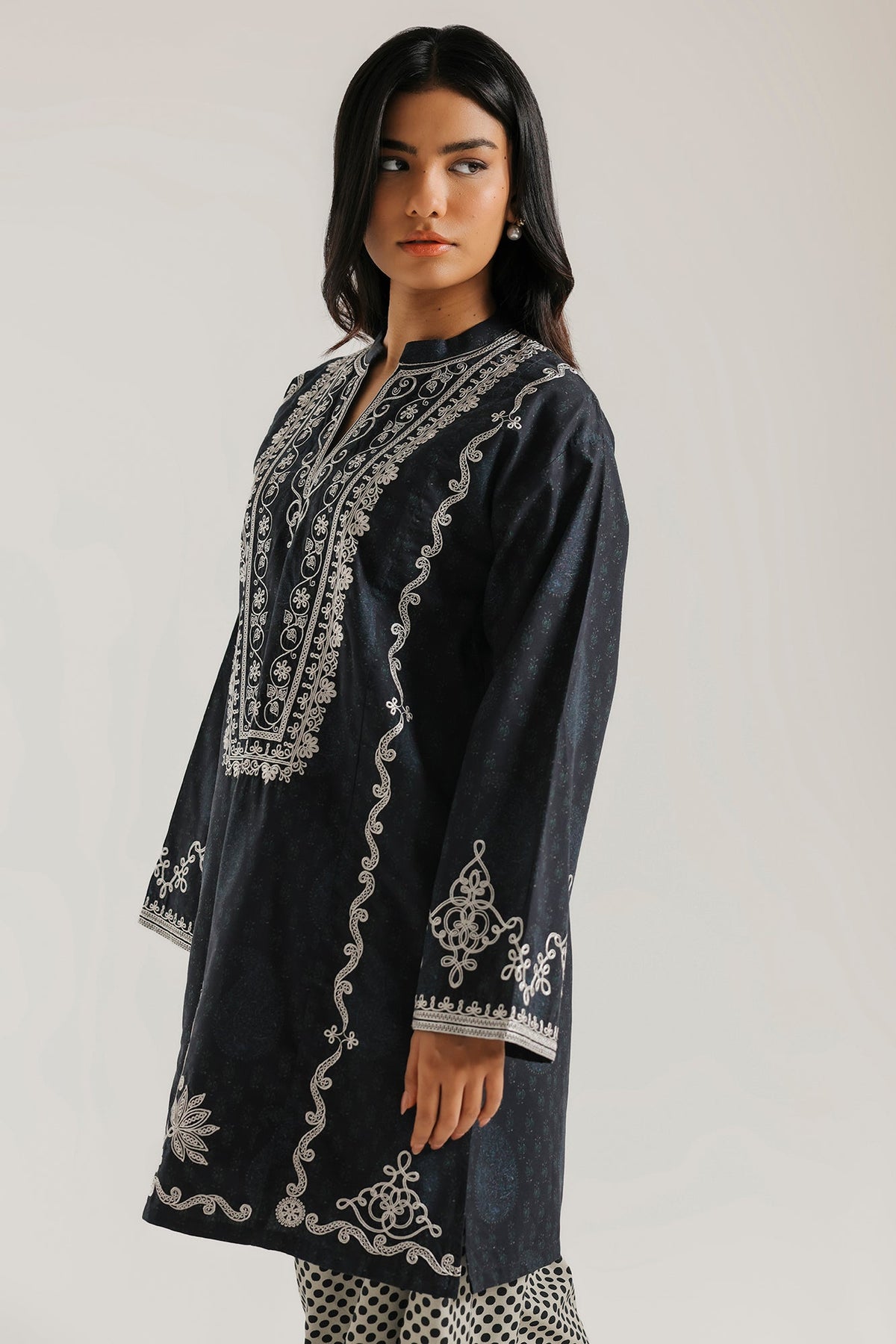 EMBROIDERED SUIT (E9506-102-618)