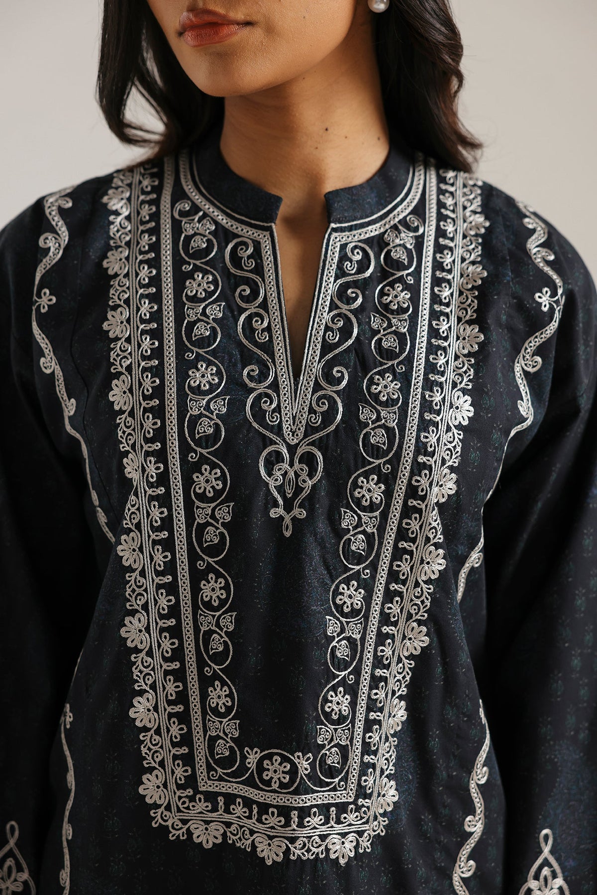 EMBROIDERED SUIT (E9506-102-618)
