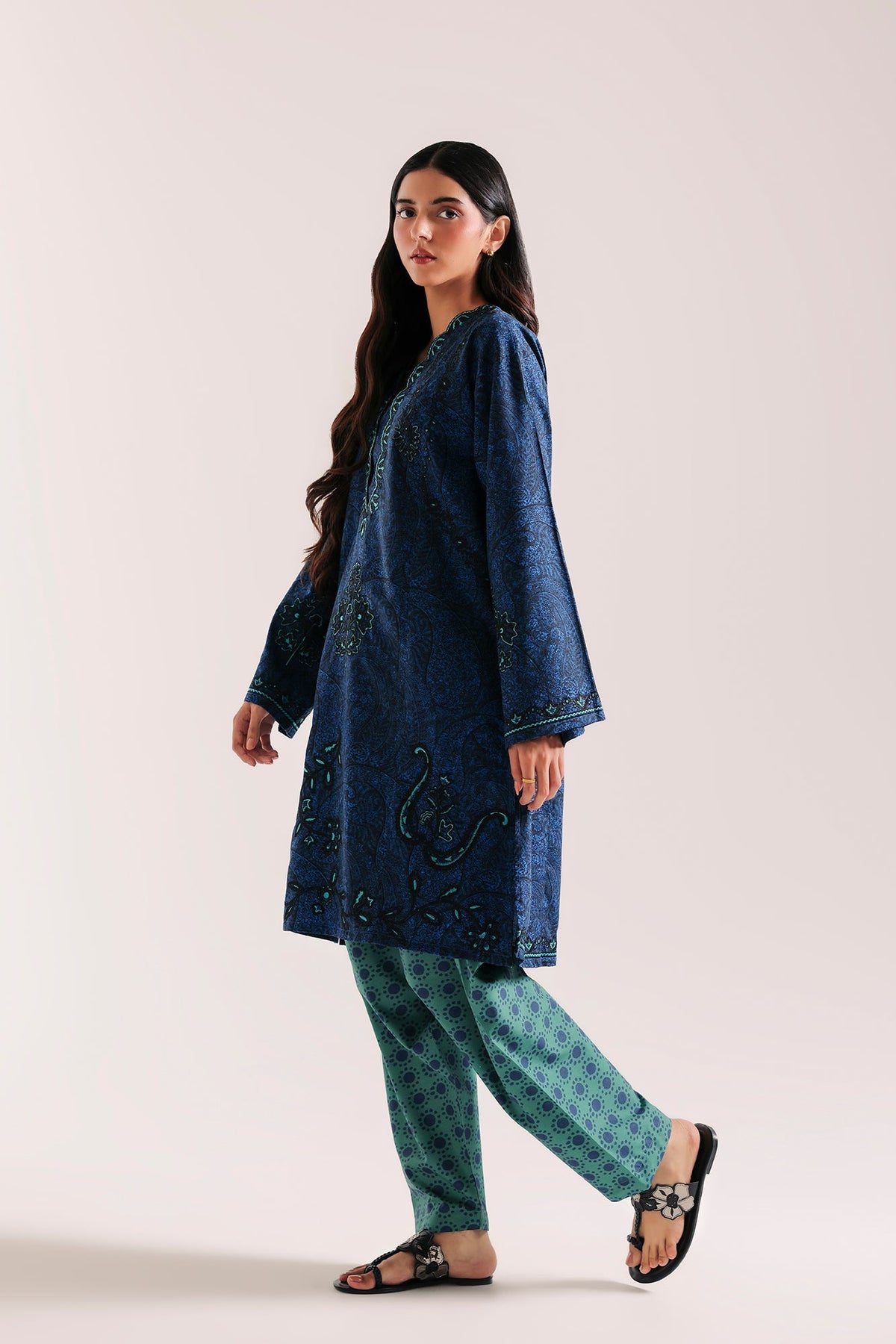 EMBROIDERED SUIT (E9507-102-902)