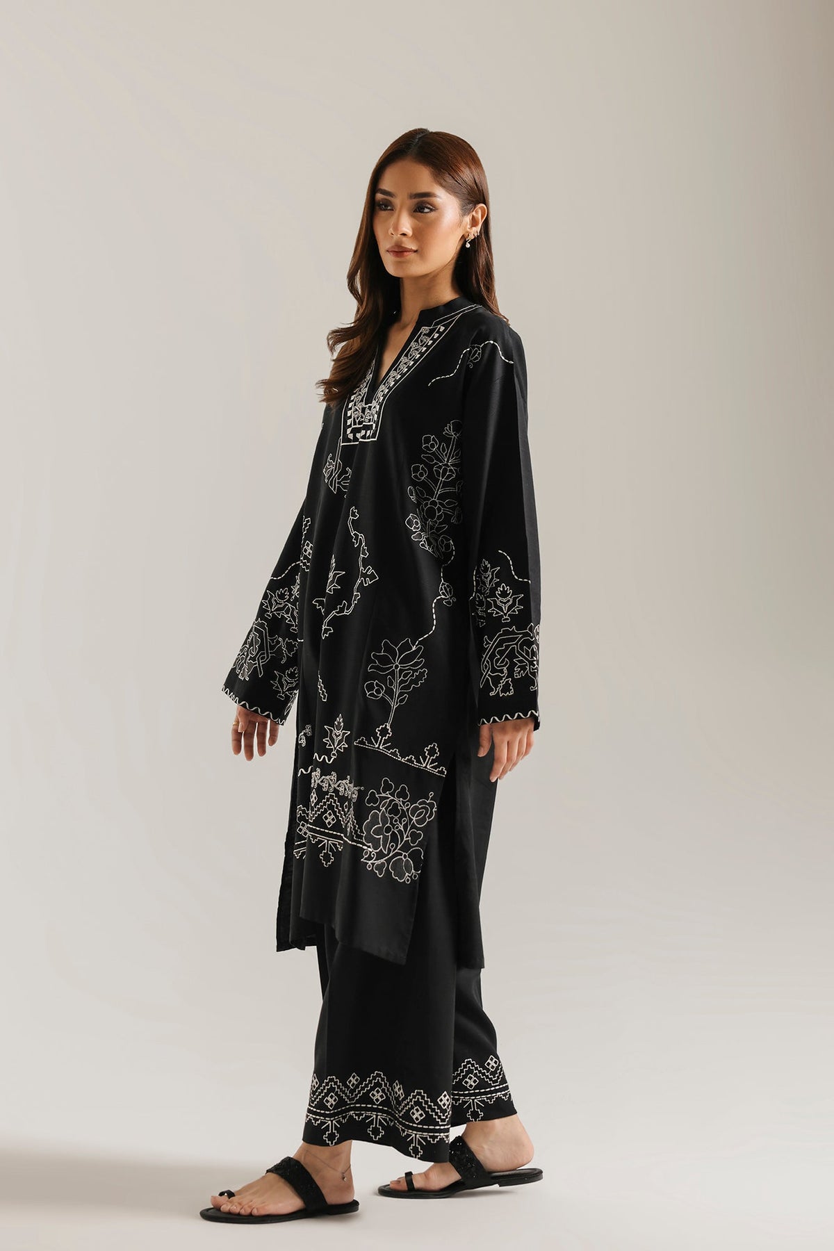EMBROIDERED SUIT (E9516-102-902)