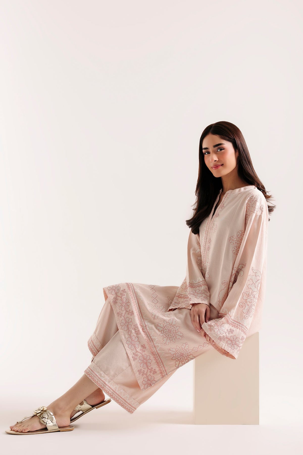 EMBROIDERED SUIT (E9520-102-329)
