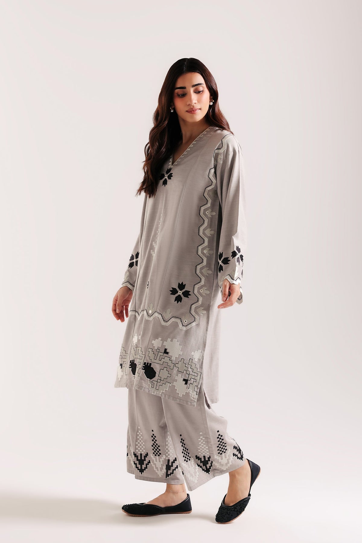 EMBROIDERED SUIT (E9521-102-007)
