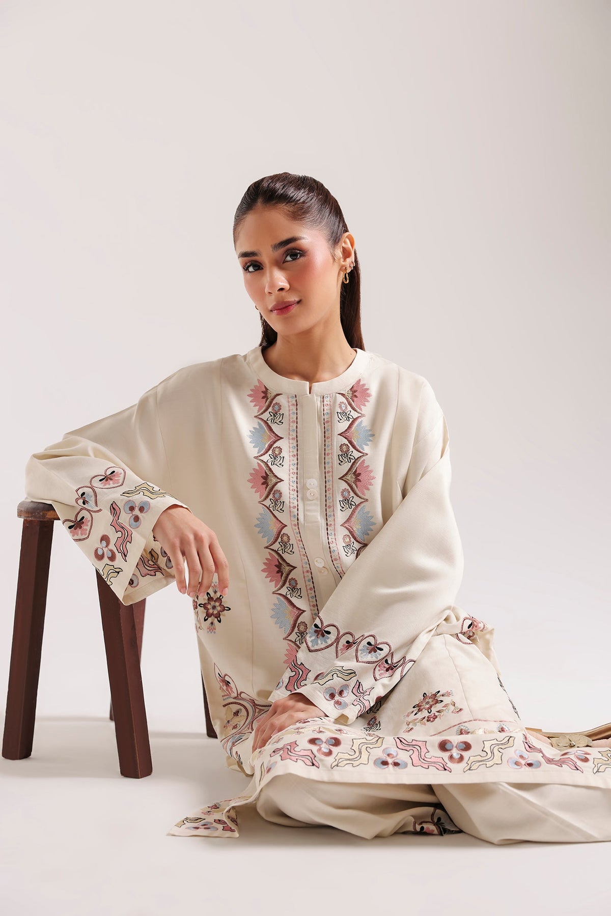 EMBROIDERED SUIT (E9522-102-003)