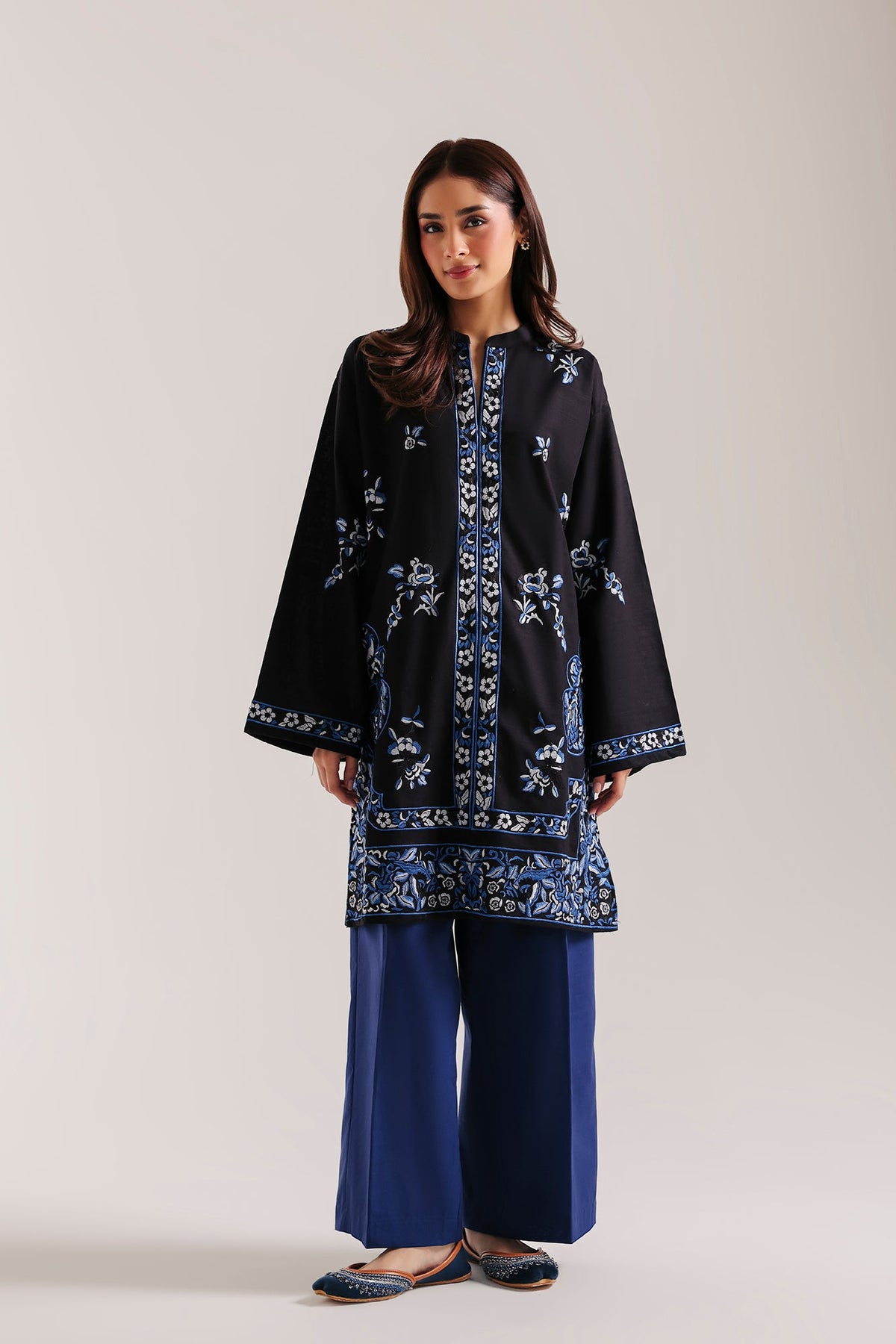 EMBROIDERED SUIT (E9540-102-902)