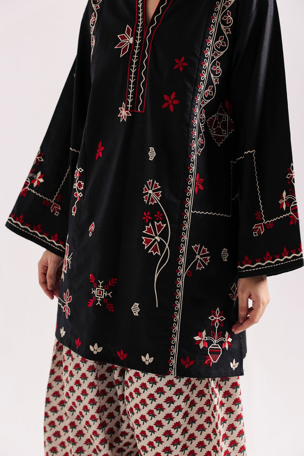 EMBROIDERED SUIT (E9546-102-902)
