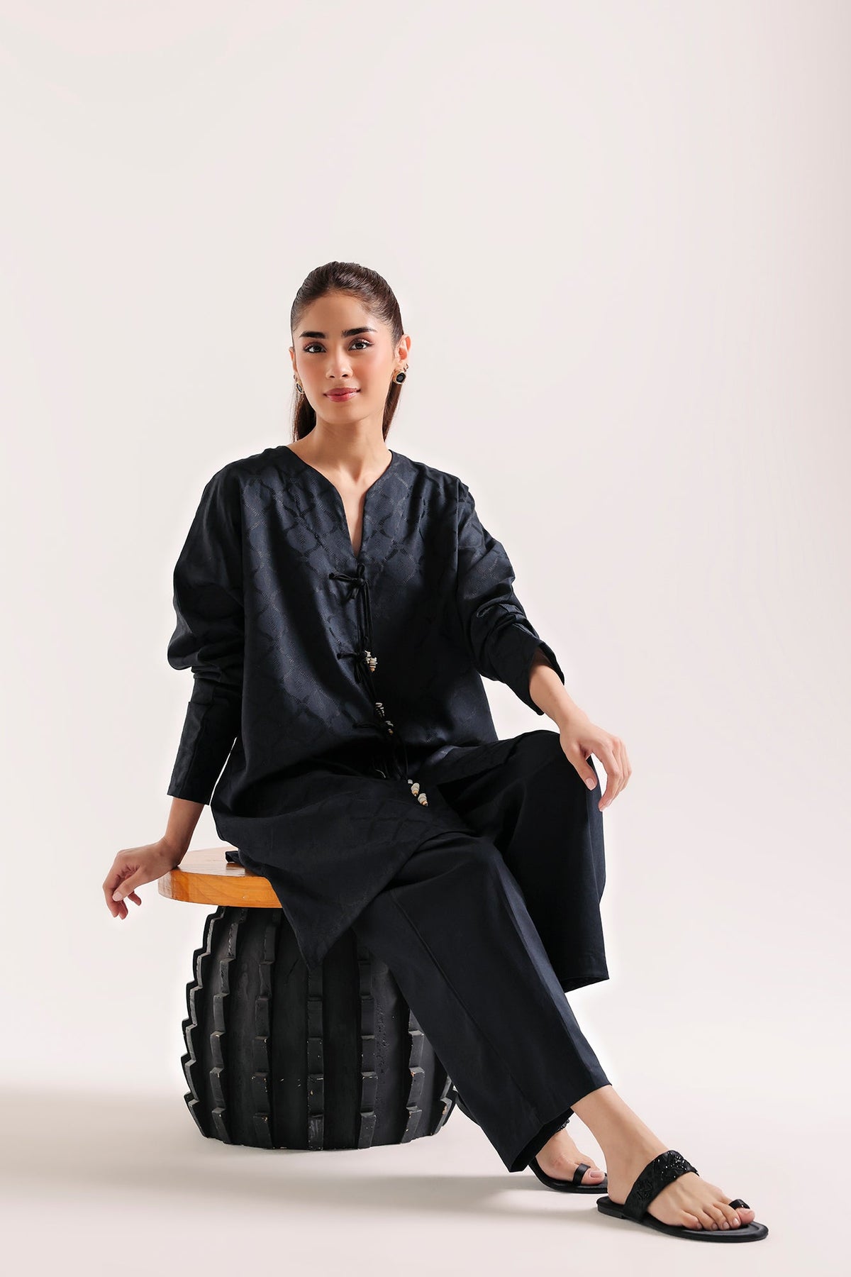 EMBROIDERED SUIT (E9553-102-902)