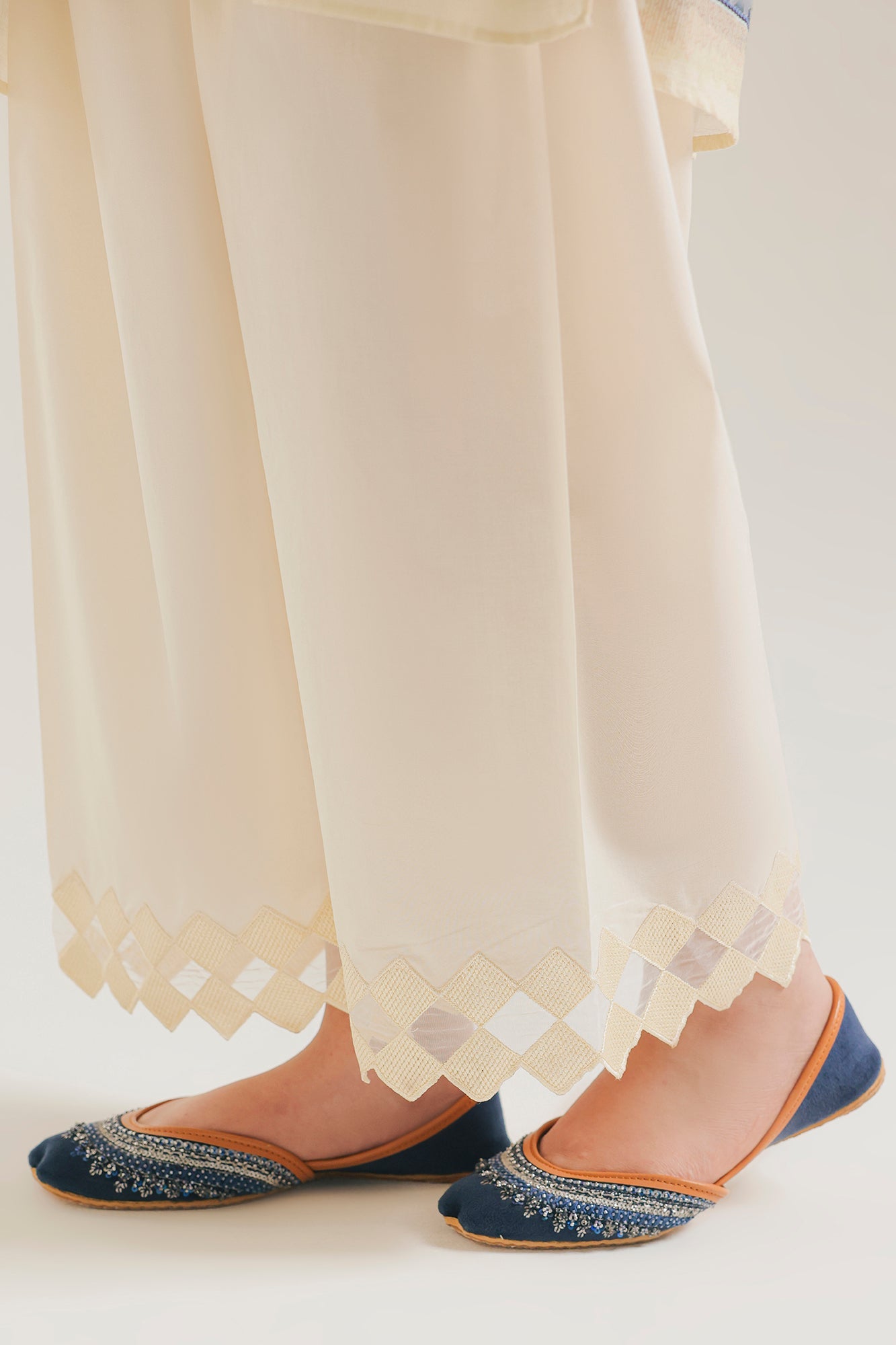 SHALWAR (E9583-102-004)