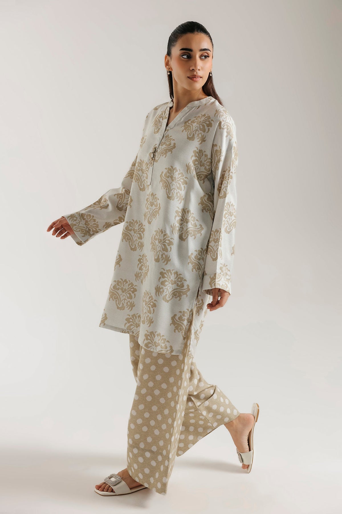 EMBROIDERED SUIT (E9818-102-004)