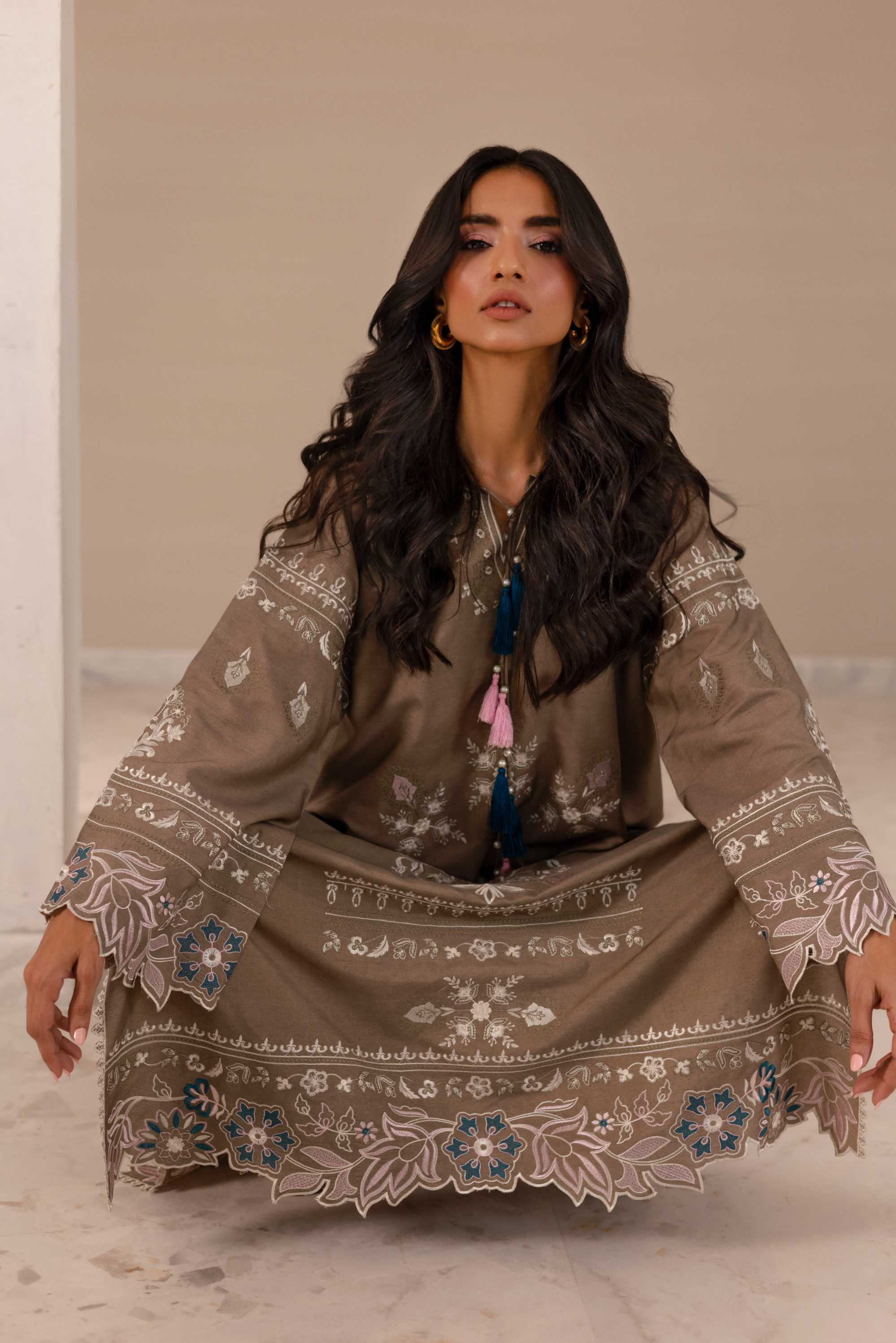 https://cdn.shopify.com/s/files/1/0904/3817/2979/files/EINKA_FESTIVE_03_4.jpg?v=1778859270