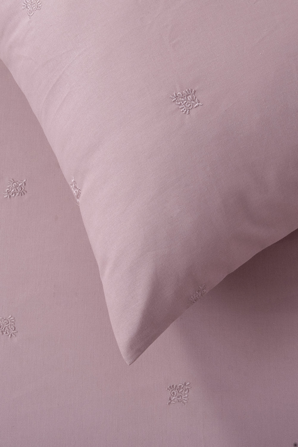 Es-04 Dyed Embroidered Sheet Set