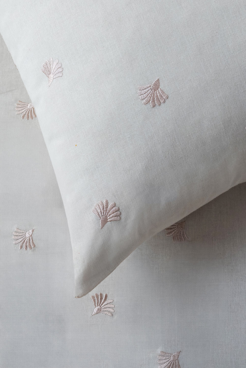 ES-010 Dyed Embroidered Sheet Set