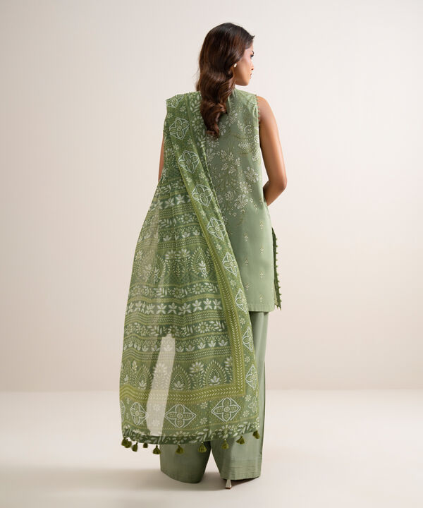 3 Piece - Embroidered Lawn Suit
