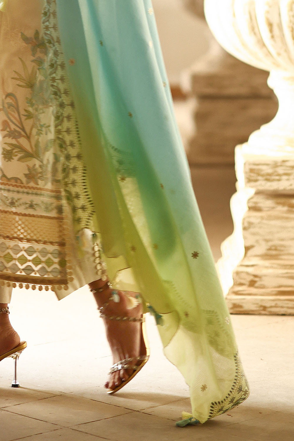 3 Piece Embroidered Lawn Suit with Organza Borders and Embroidered Printed Denting Lawn Dupatta