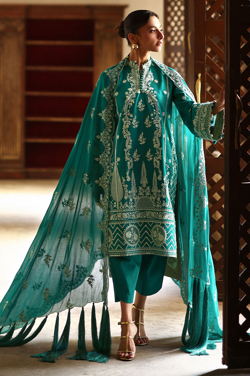 3 Piece Embroidered Lawn Suit with Organza Applique Borders and Embroidered Denting Lawn Dupatta
