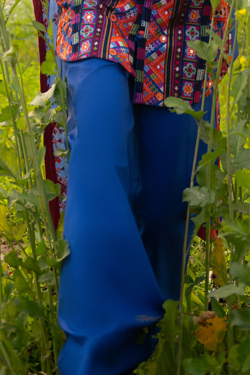 https://cdn.shopify.com/s/files/1/0706/3253/8159/files/Embroidered-Lawn-Dupatta-Embroidered-Lawn-Shirt-Dyed-Trouser-Gulahmed-CL-52448-Bottom.jpg?v=1769499075