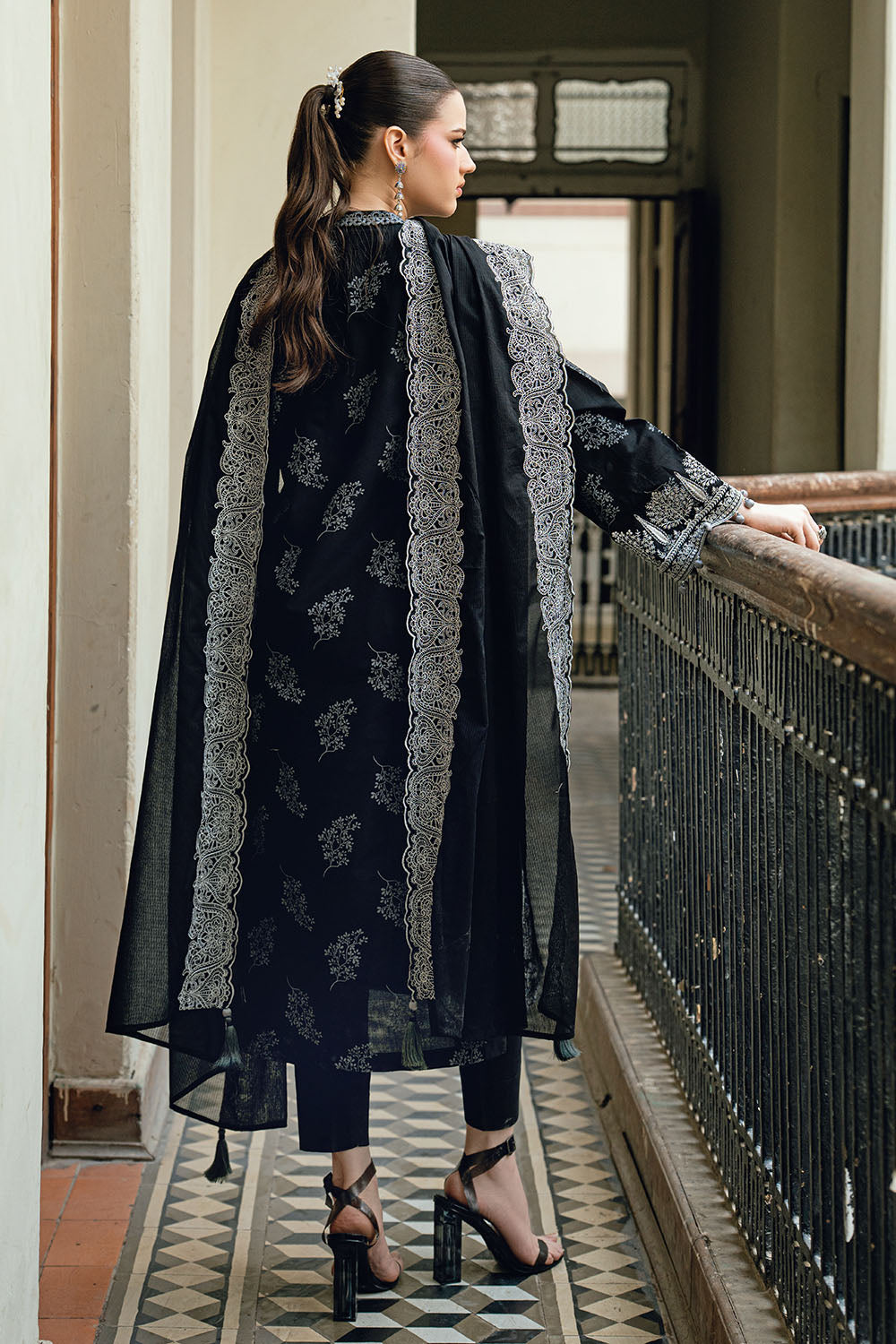 https://cdn.shopify.com/s/files/1/0706/3253/8159/files/Embroidered-Lawn-Dupatta-Embroidered-Printed-Lawn-Shirt-Dyed-Trouser-Gulahmed-DN-52028-Back.jpg?v=1775031878