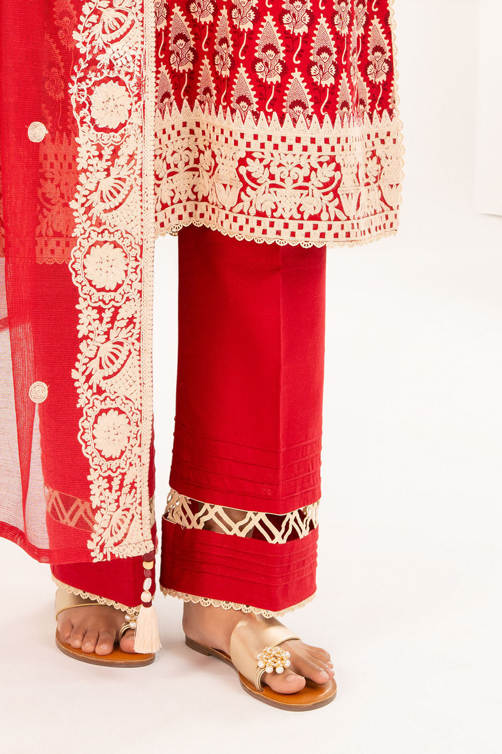 3 Piece Embroidered Khaddar Suit With Net Dupatta