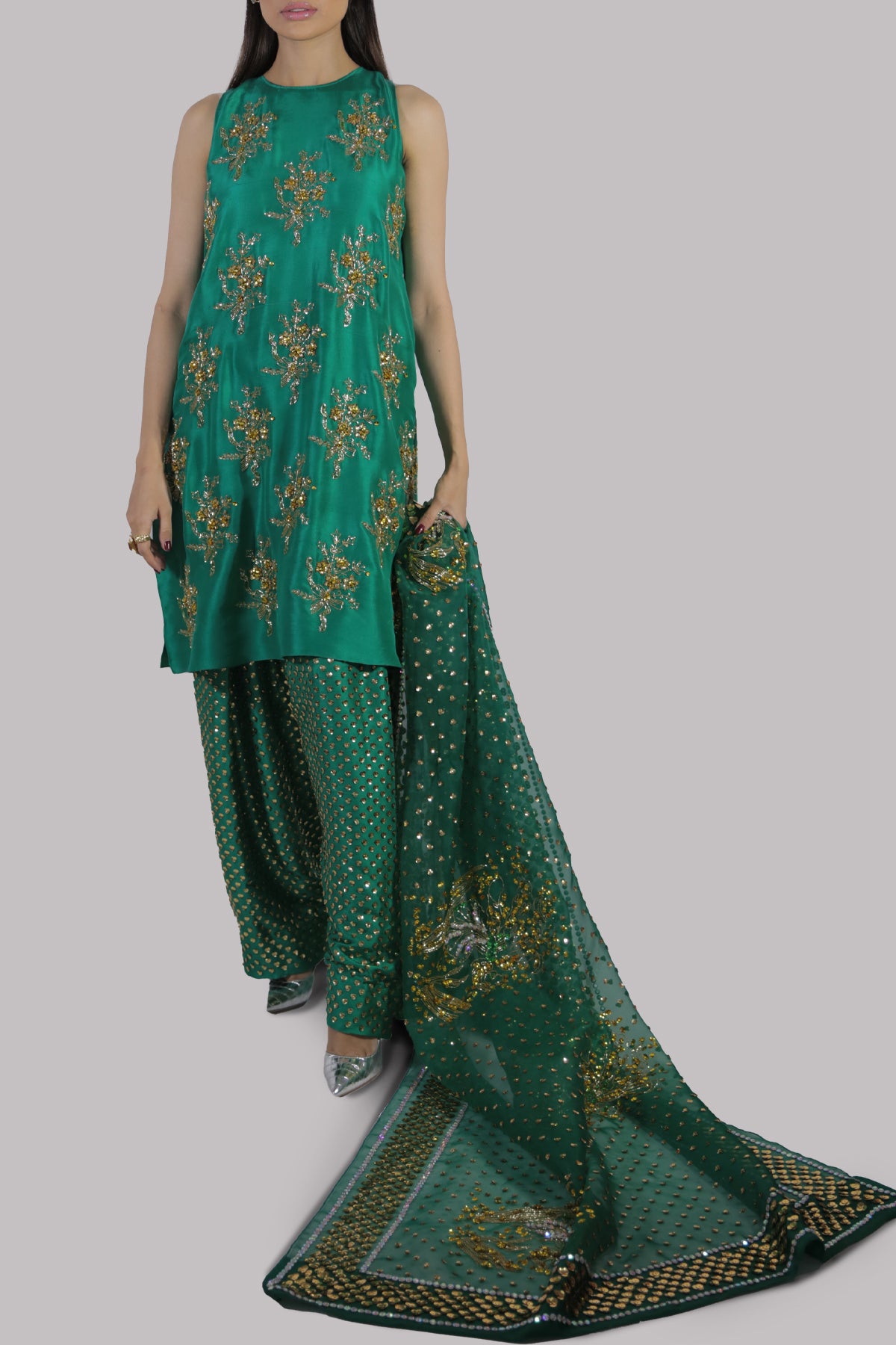 https://www.museluxe.com/wp-content/uploads/2025/02/Emerald-green-1-1.jpg
