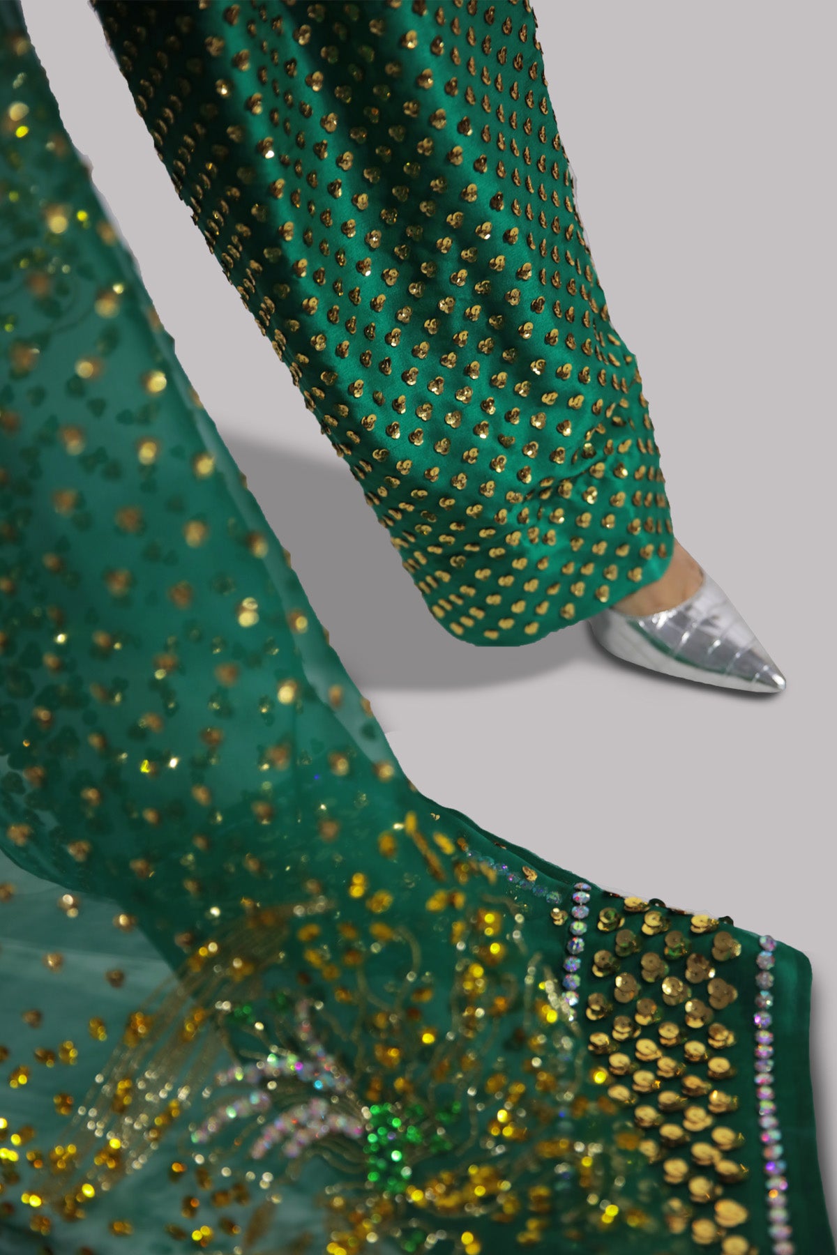 https://www.museluxe.com/wp-content/uploads/2025/02/Emerald-green-4.jpg