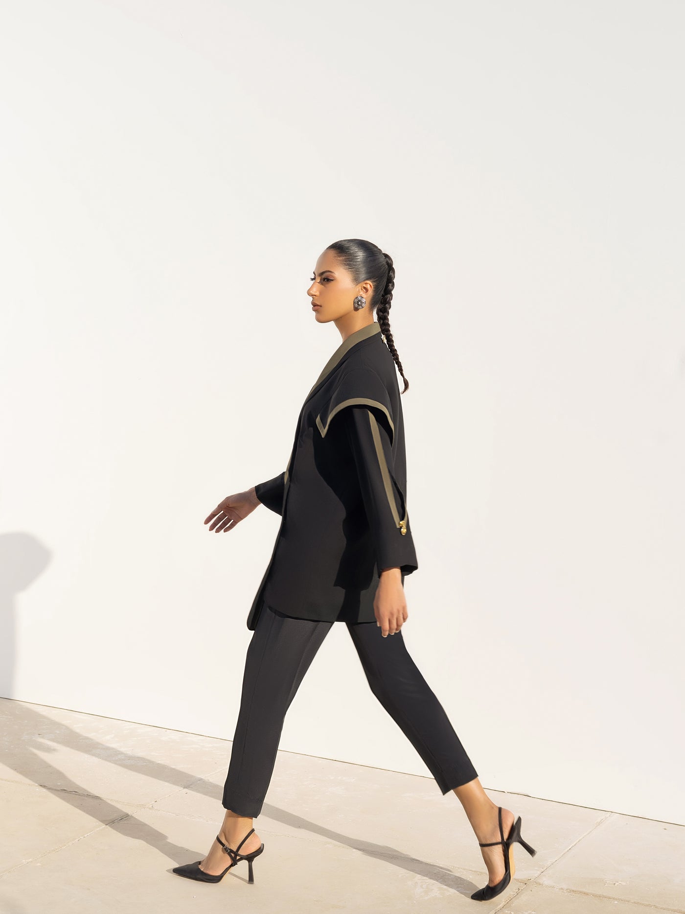 https://i0.wp.com/iqa.design/wp-content/uploads/2024/01/Eyana-Black-4.jpg?fit=1920%2C2560&ssl=1