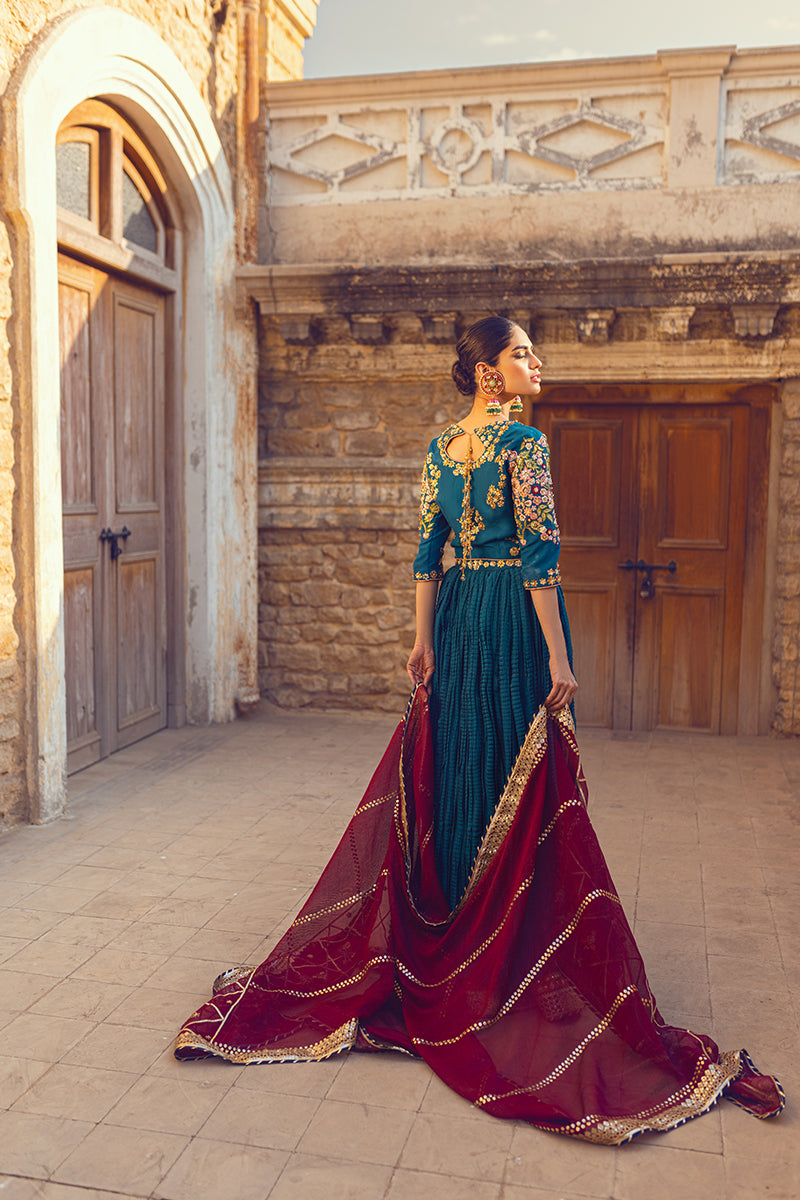 https://cdn.shopify.com/s/files/1/0412/9311/9639/products/FARNAZf.jpg?v=1755496518