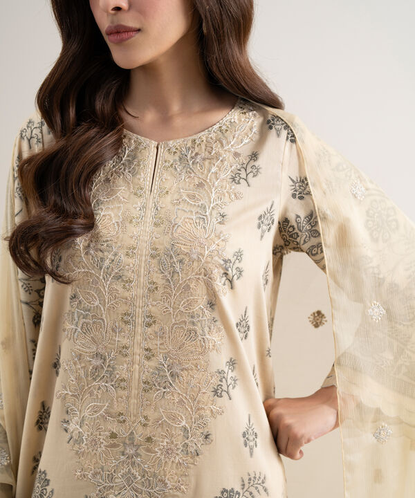 3 Piece - Embroidered Jacquard Suit
