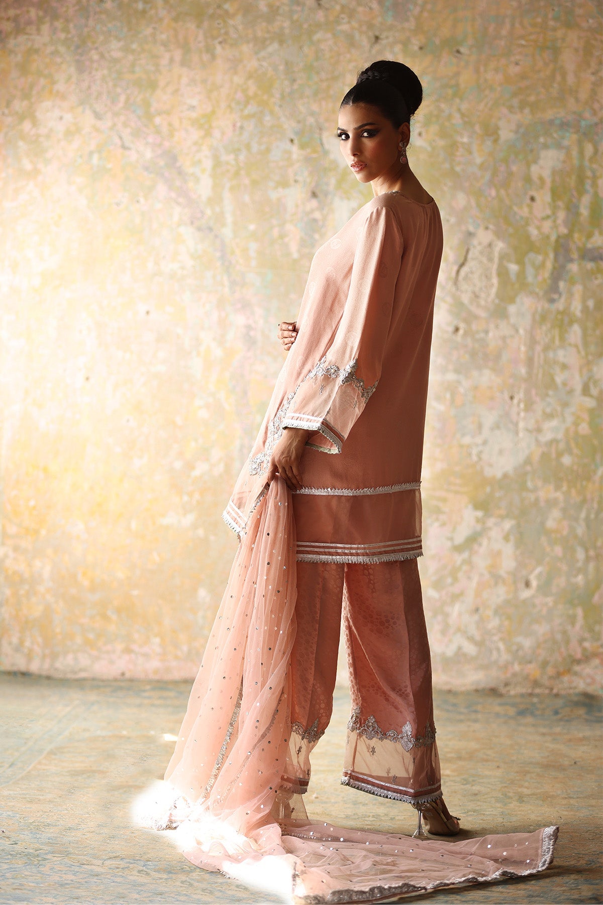 https://cdn.shopify.com/s/files/1/0742/2718/8017/files/FN-NetKiranduppata-Pink-22-1_1.jpg?v=1755503257