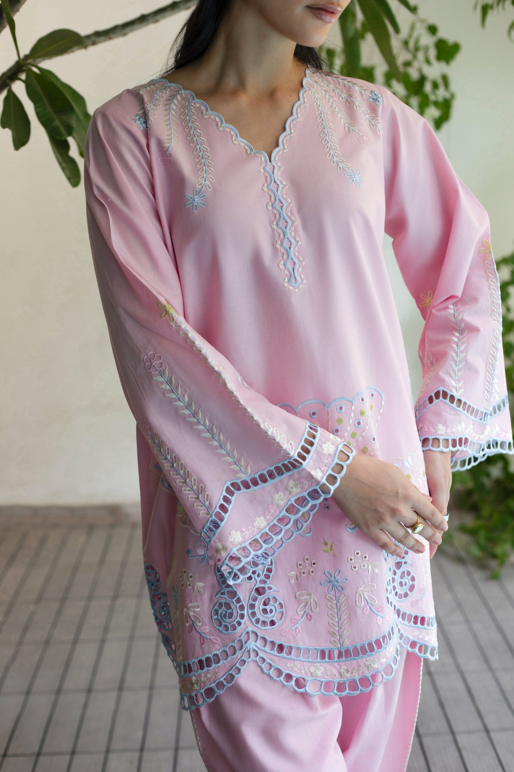 https://cdn.shopify.com/s/files/1/0904/3817/2979/files/FROSTEDLILAC-SoftPink_5.jpg?v=1769038555
