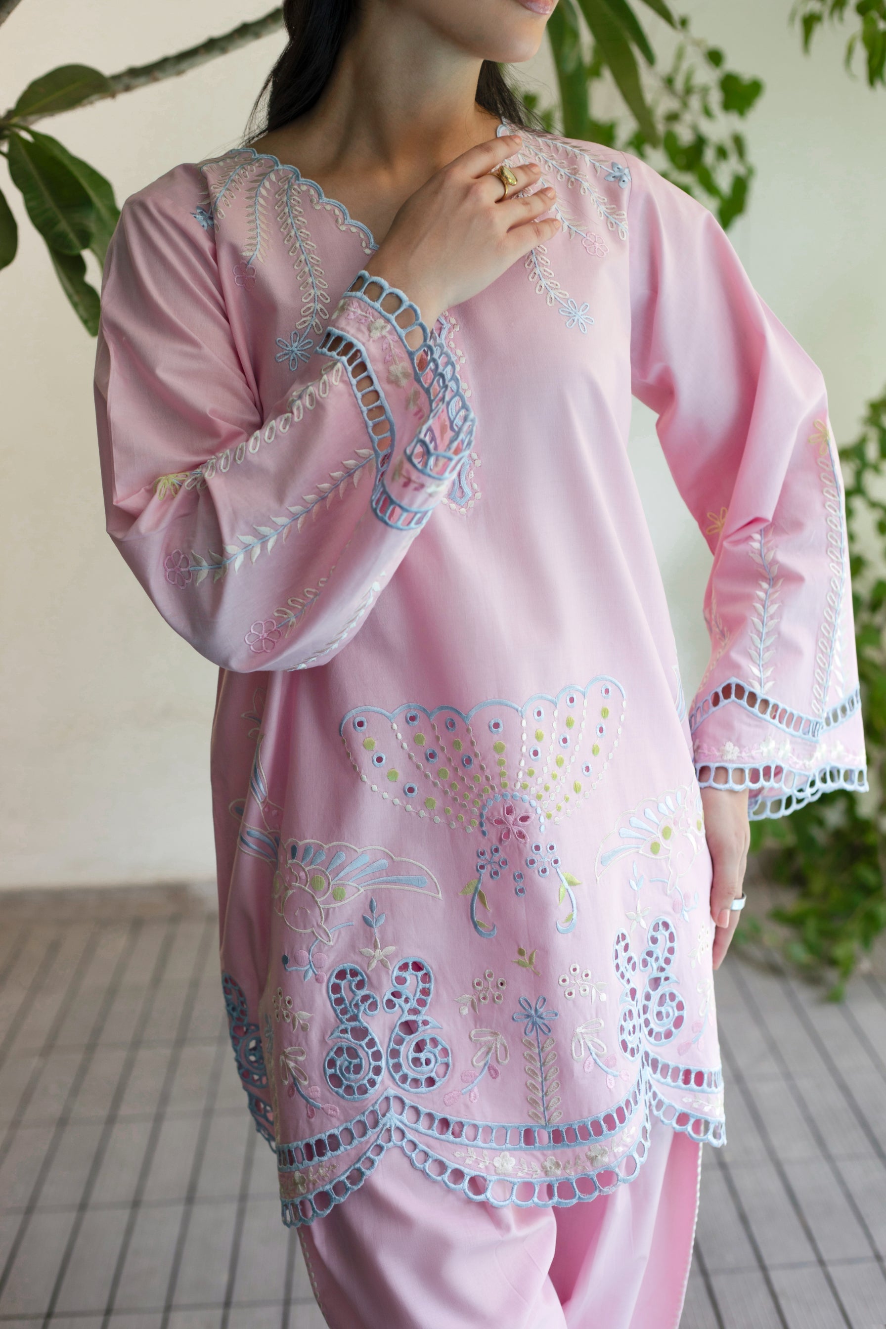 https://cdn.shopify.com/s/files/1/0904/3817/2979/files/FROSTEDLILAC-SoftPink_6.jpg?v=1769038555