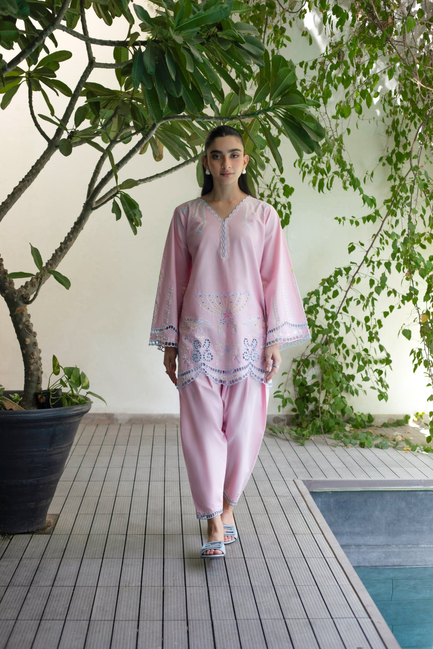 https://cdn.shopify.com/s/files/1/0904/3817/2979/files/FROSTEDLILAC-SoftPink_8.jpg?v=1769038555