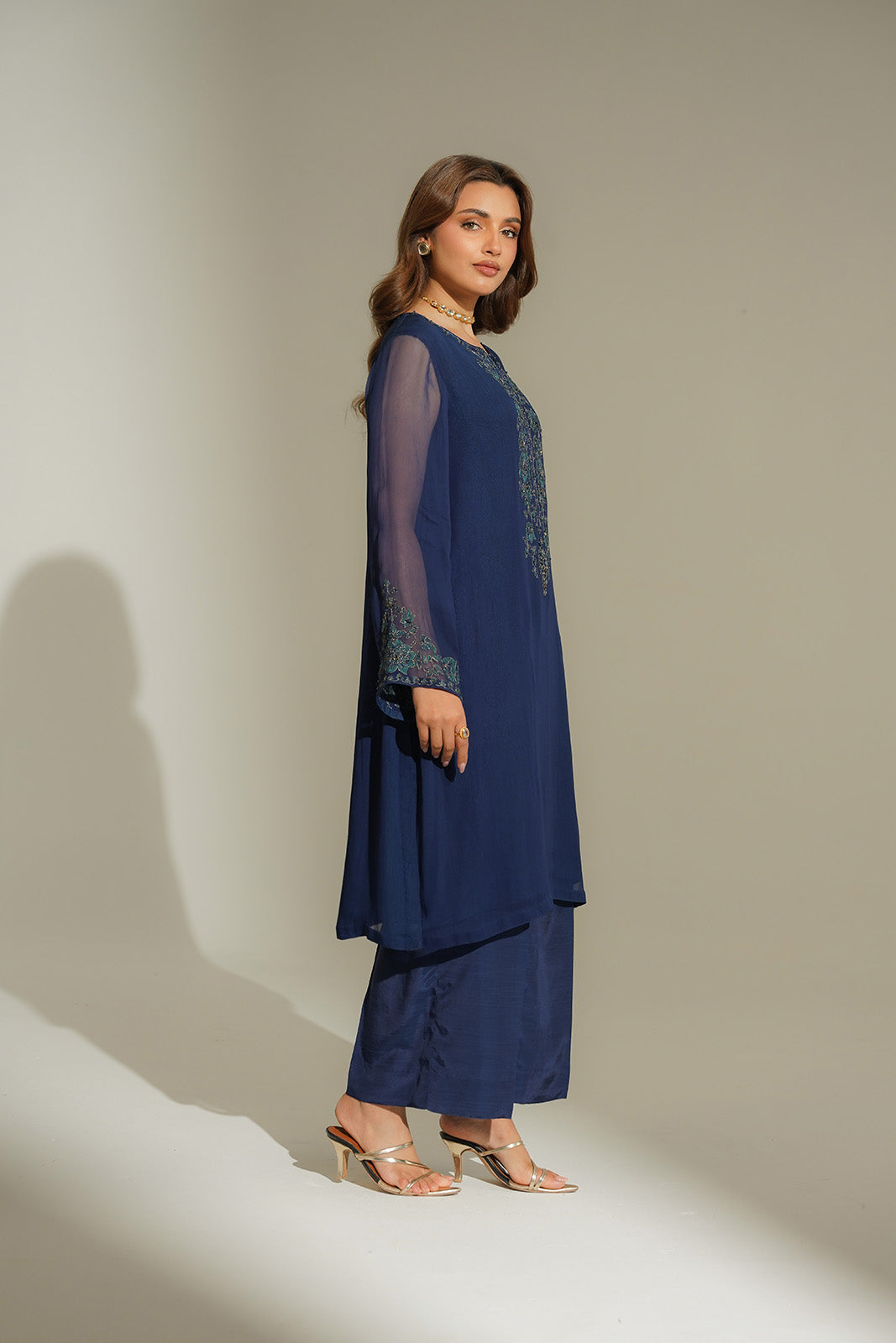 2 Piece Chiffon Embroidered Suit (FS0160)