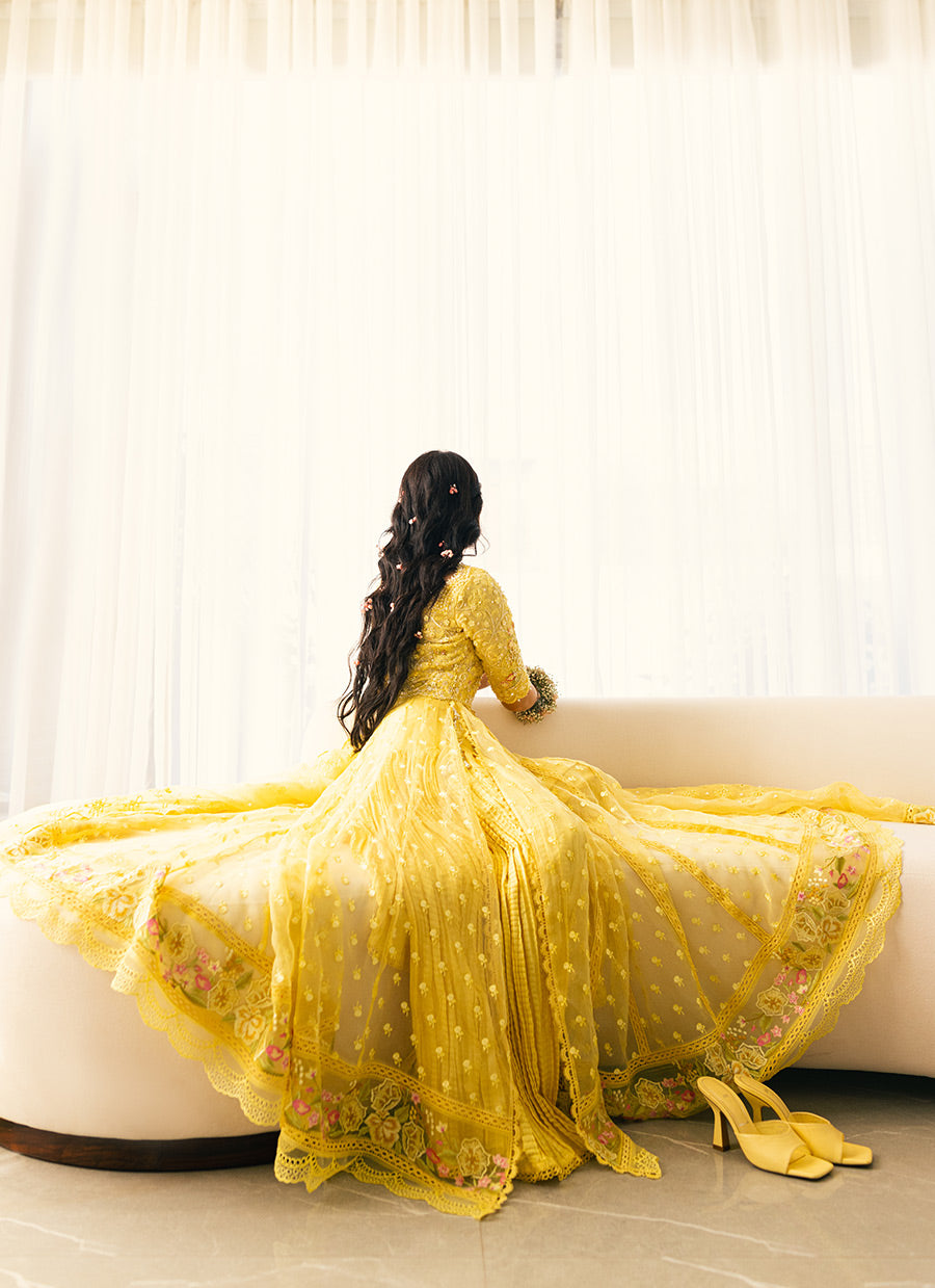 Ayeza Khan in Ray Kalidaar