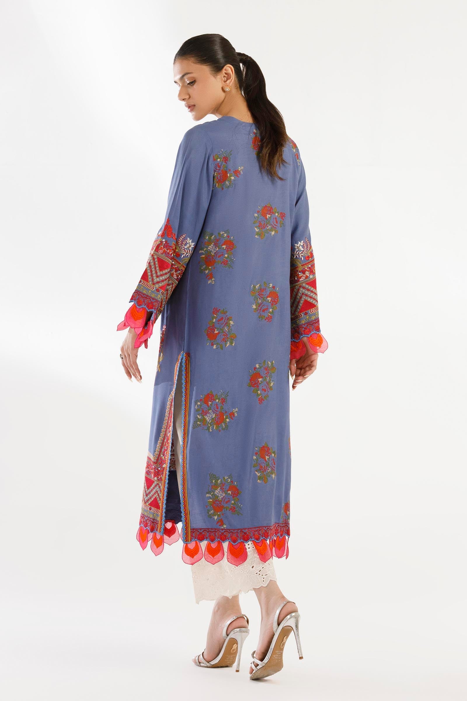 https://cdn.shopify.com/s/files/1/0740/1753/8280/files/FW22SGE355_3.jpg?v=1774609491