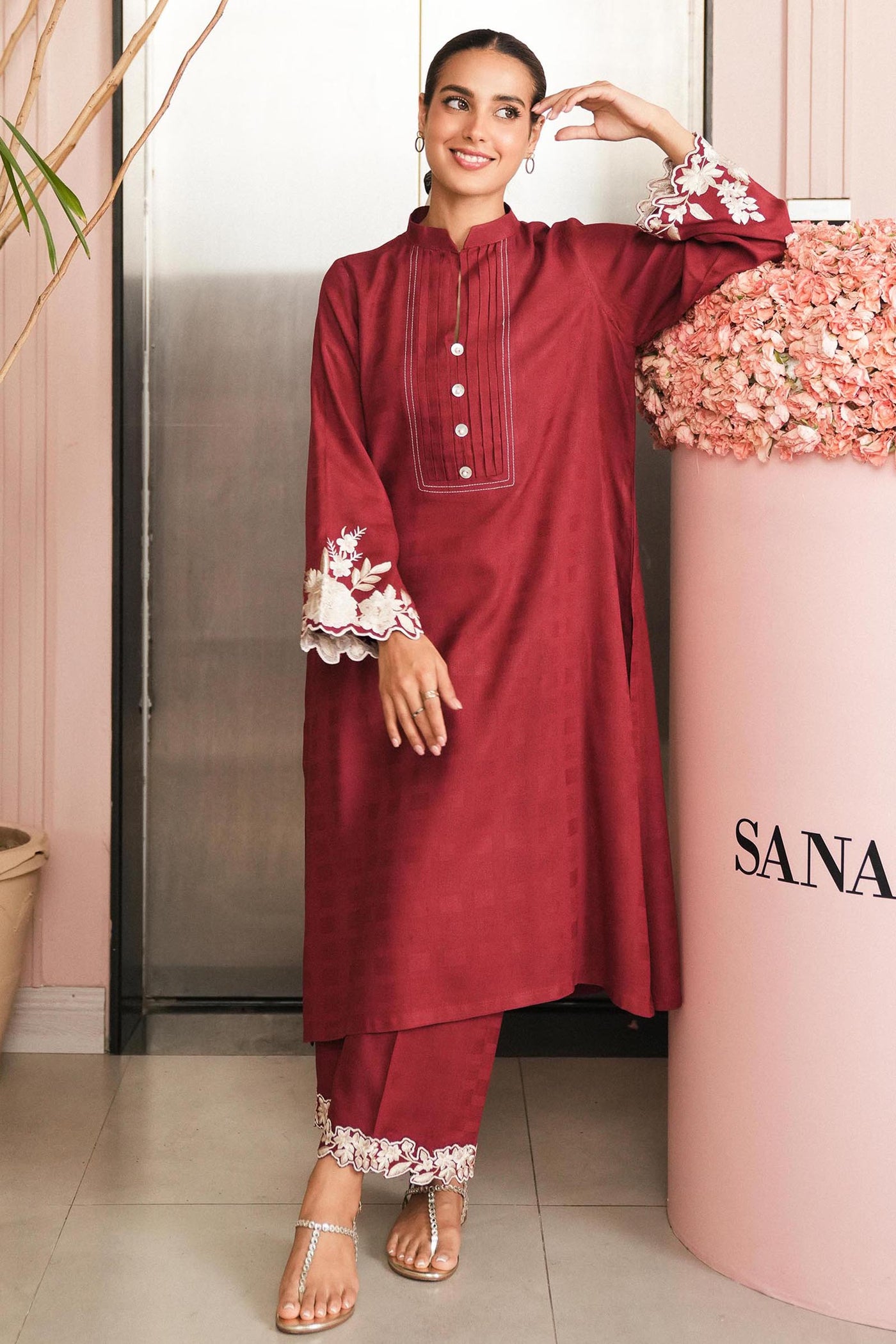 https://cdn.shopify.com/s/files/1/0740/1753/8280/files/FW24ESE303_1.jpg?v=1776247329