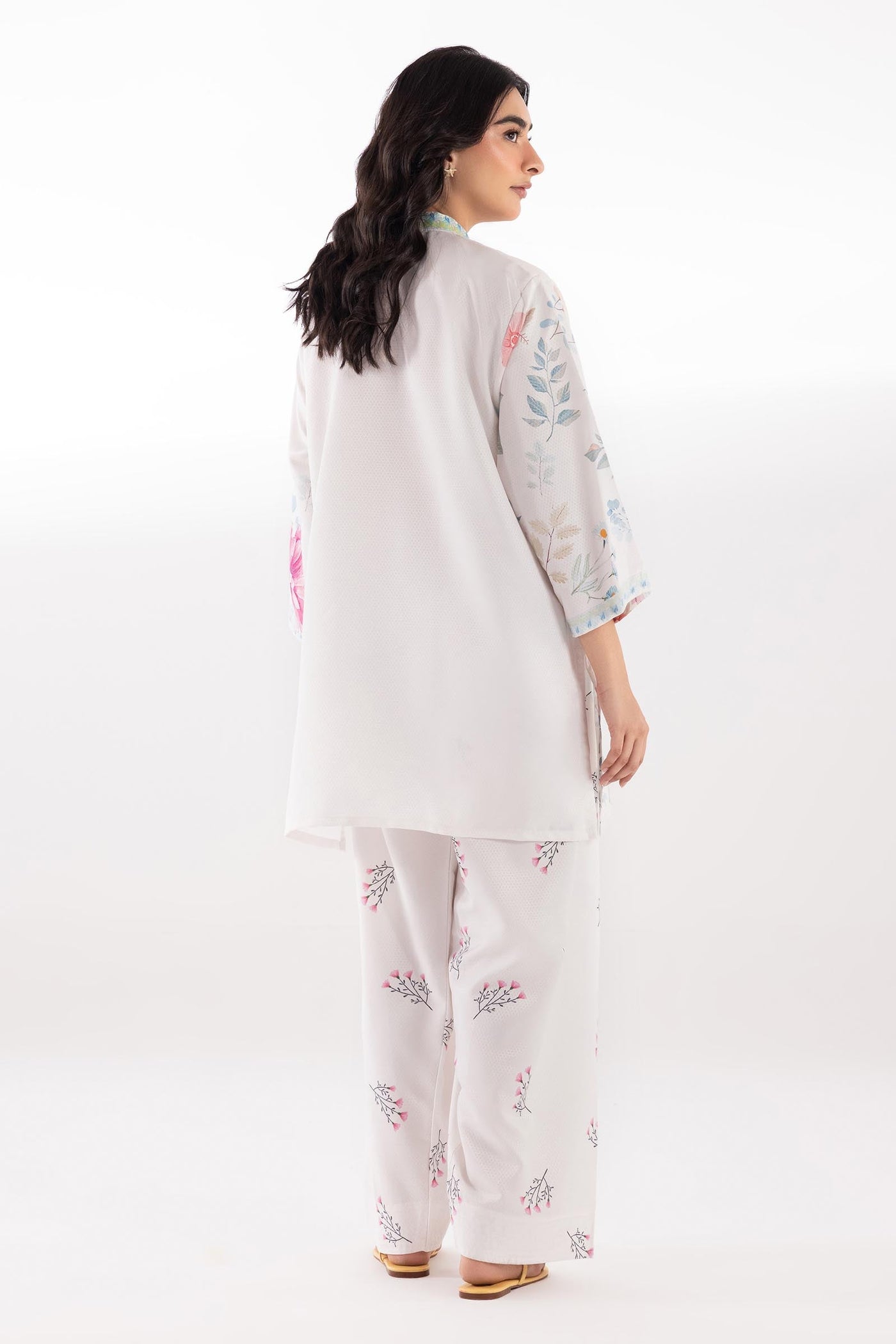 sana-safinaz-pool-11501603