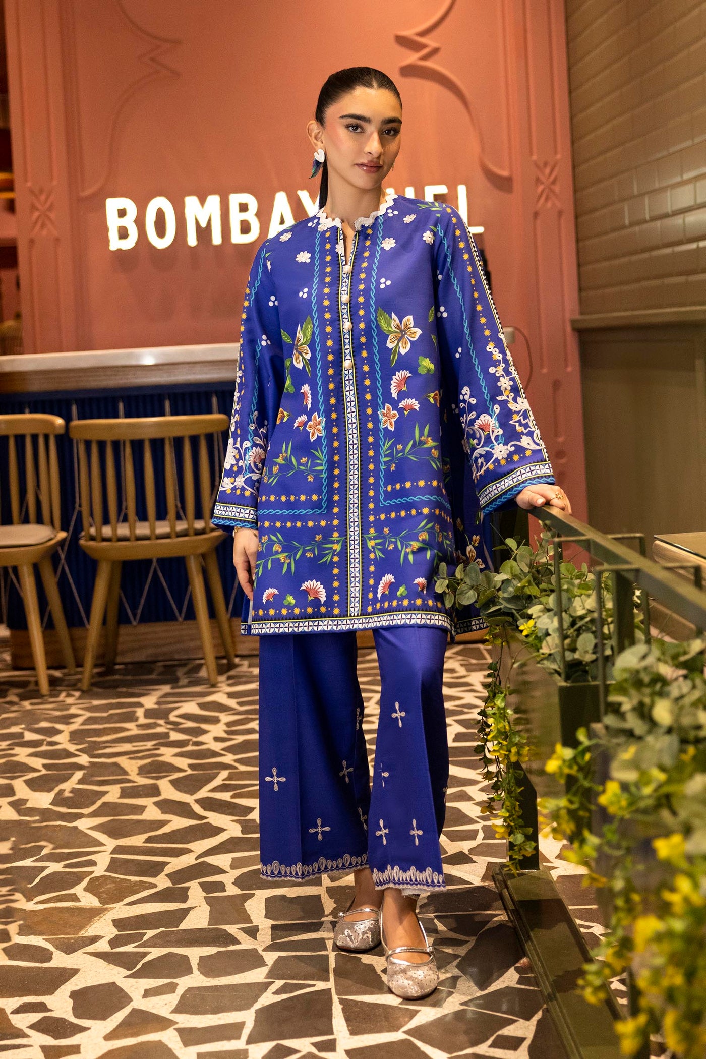 https://cdn.shopify.com/s/files/1/0740/1753/8280/files/FW25ESE963_2.jpg?v=1760609615