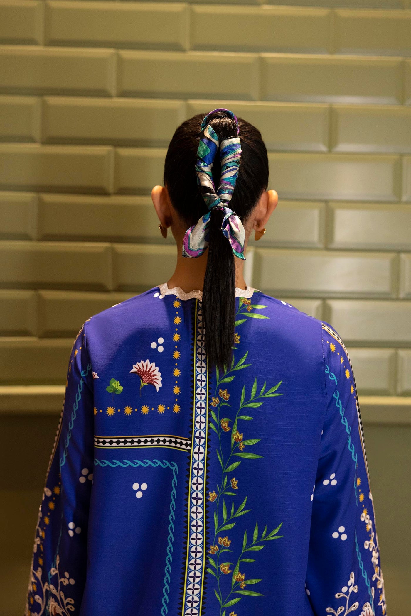 https://cdn.shopify.com/s/files/1/0740/1753/8280/files/FW25ESE963_4.jpg?v=1760609615