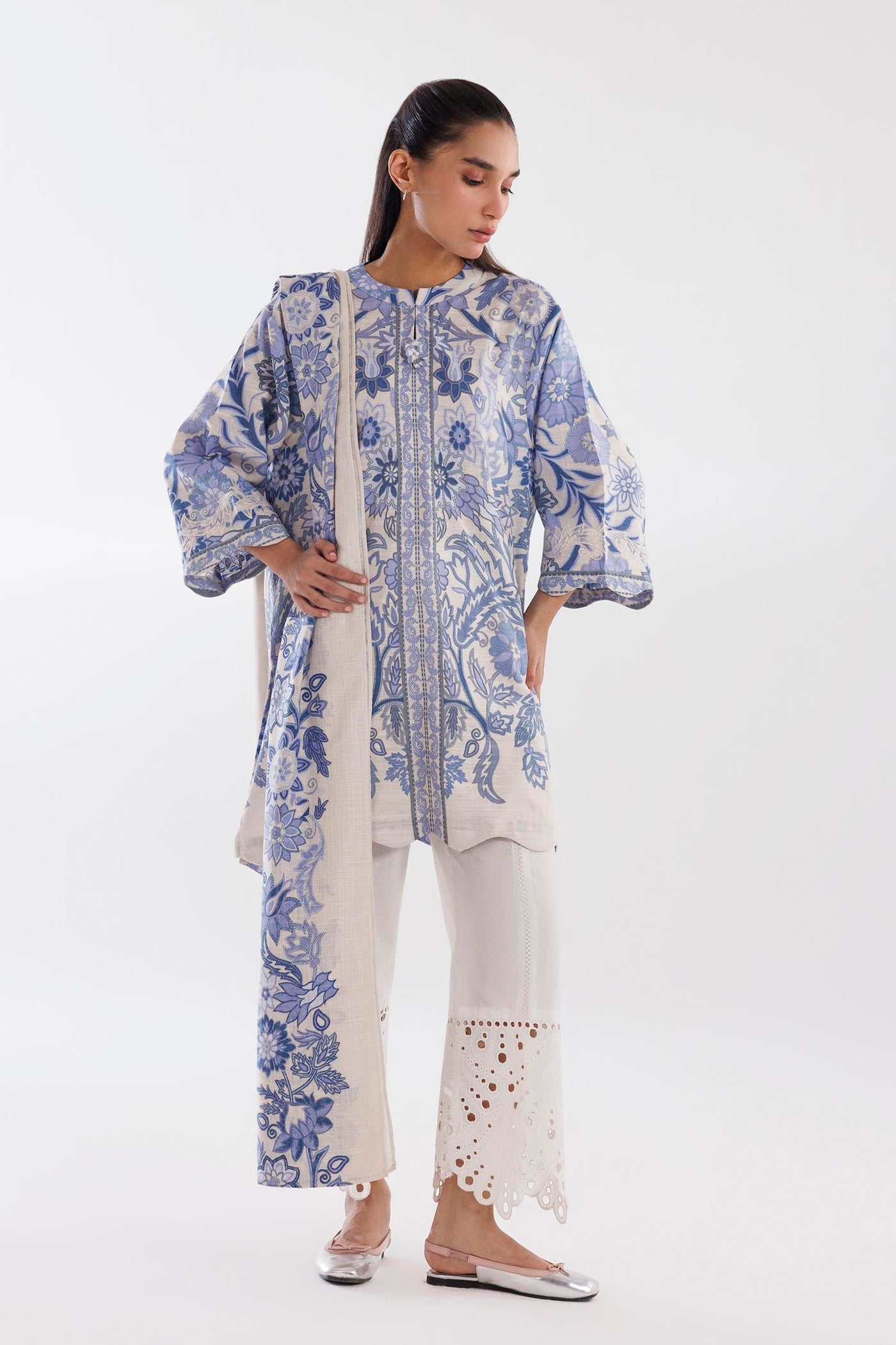 sana-safinaz-pool-37665867