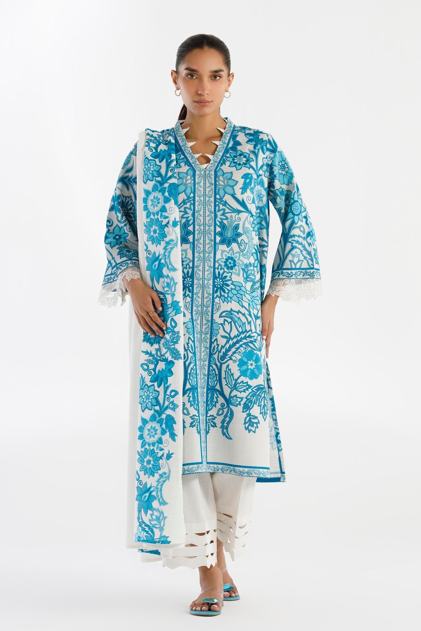 sana-safinaz-pool-51543119