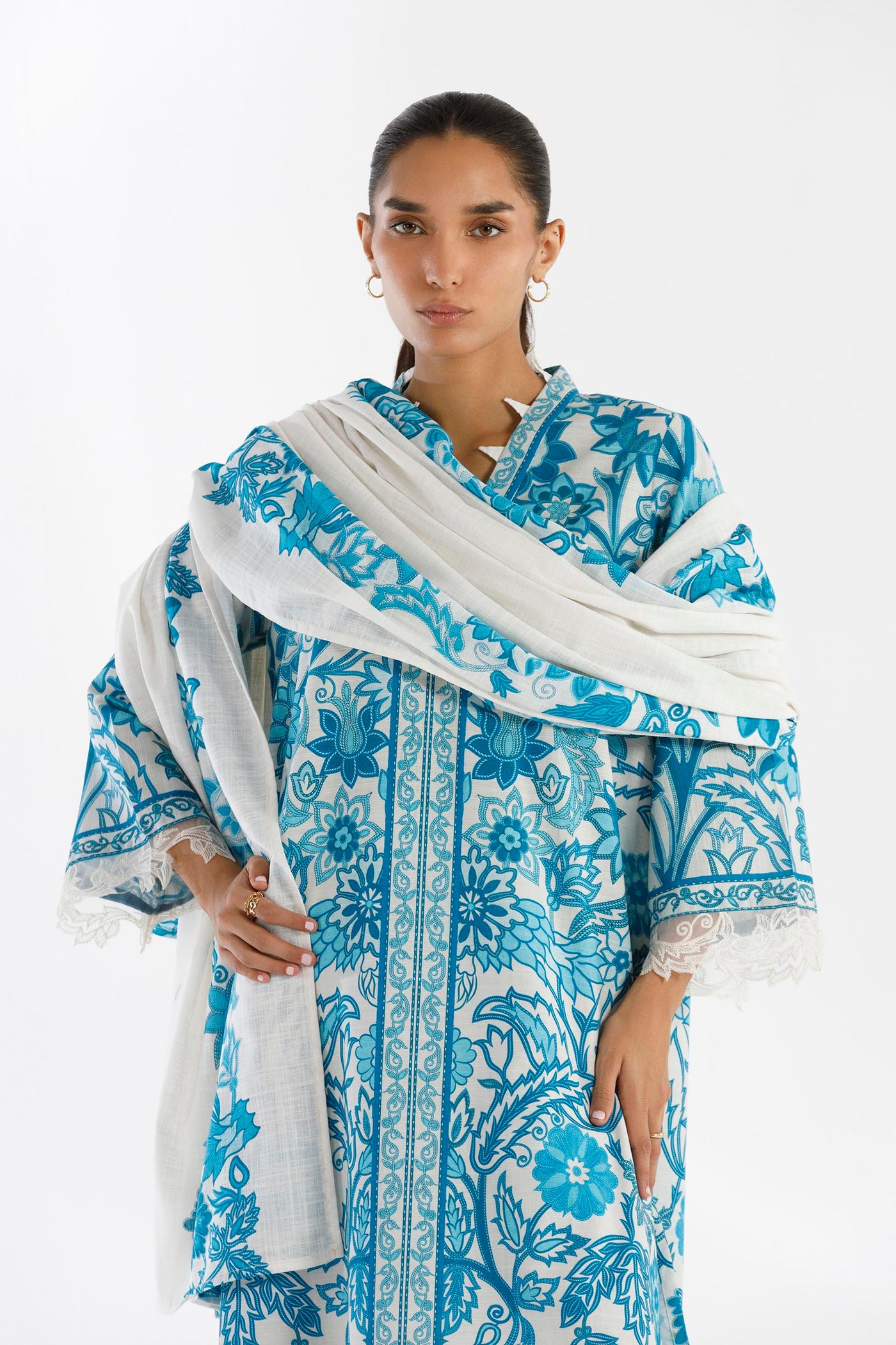 sana-safinaz-pool-51543119