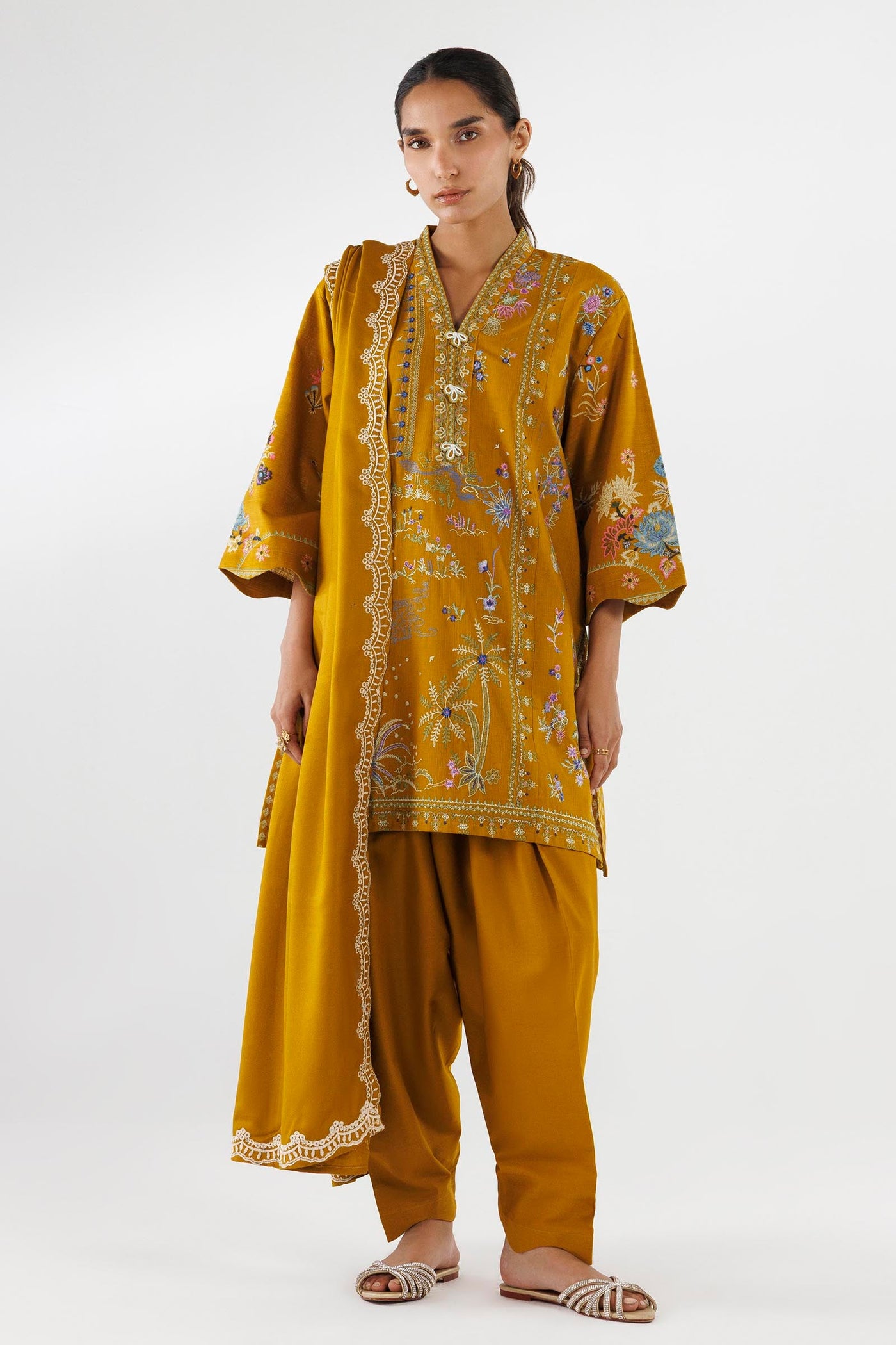 sana-safinaz-pool-24822643