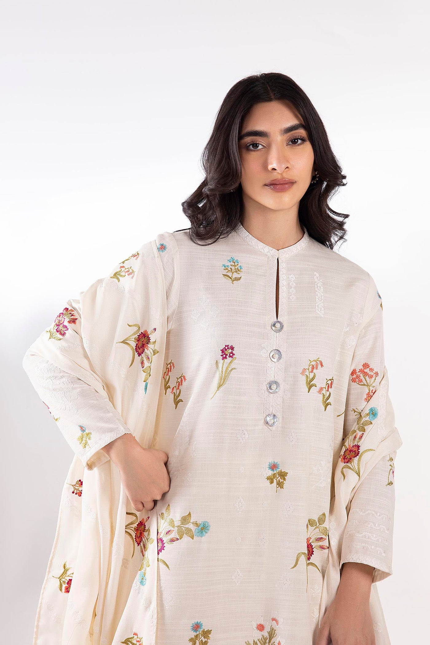 sana-safinaz-pool-40999670