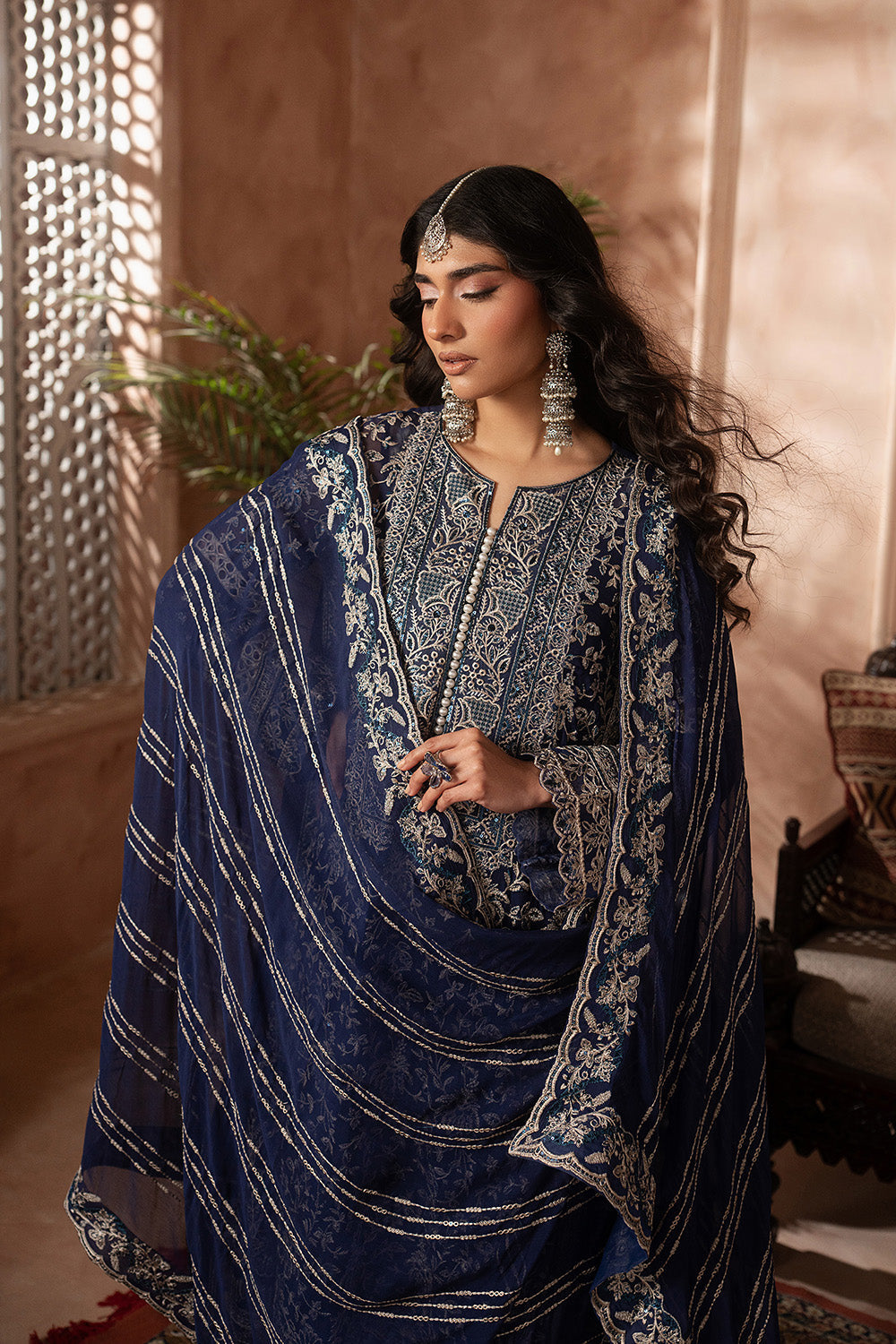 ESTEE - MWU5681