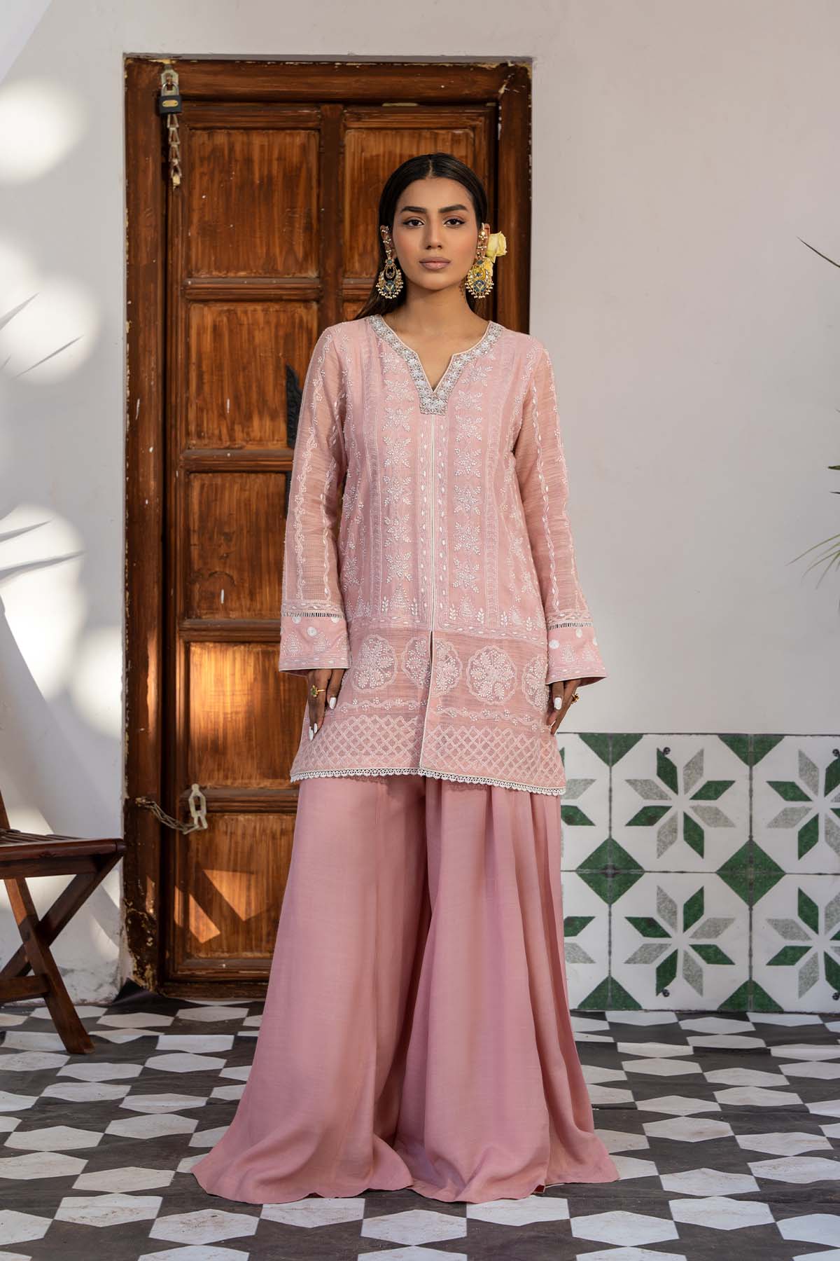 https://cdn.shopify.com/s/files/1/0742/2718/8017/files/Faryal-24-2_2.jpg?v=1755503288