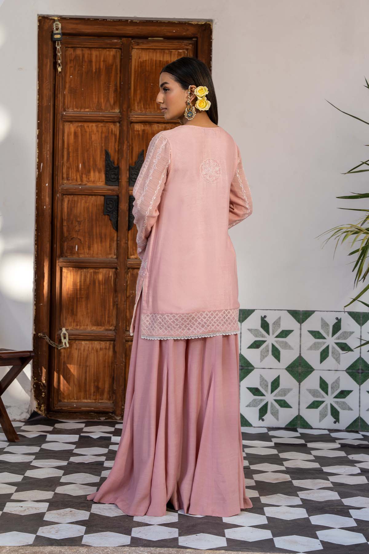 https://cdn.shopify.com/s/files/1/0742/2718/8017/files/Faryal-24-2_3.jpg?v=1755503288