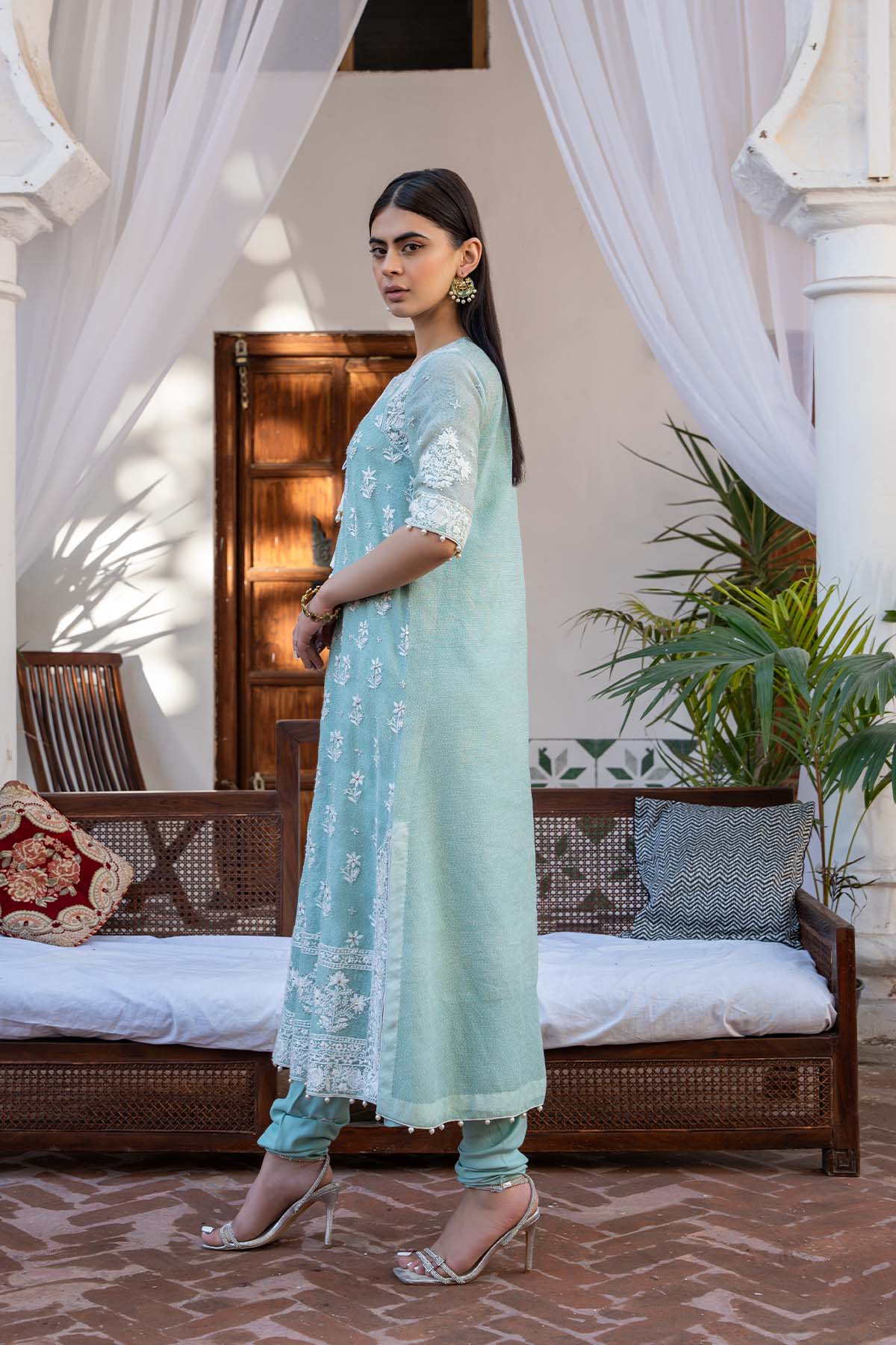 https://cdn.shopify.com/s/files/1/0742/2718/8017/files/Farzana-24-3_2.jpg?v=1755503290