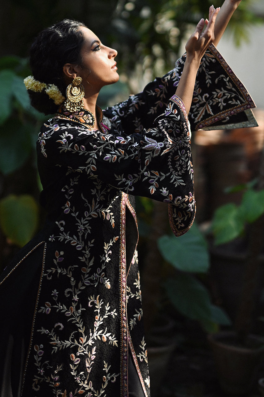 https://cdn.shopify.com/s/files/1/0588/3661/5221/products/Faye_A_1.jpg?v=1678353993