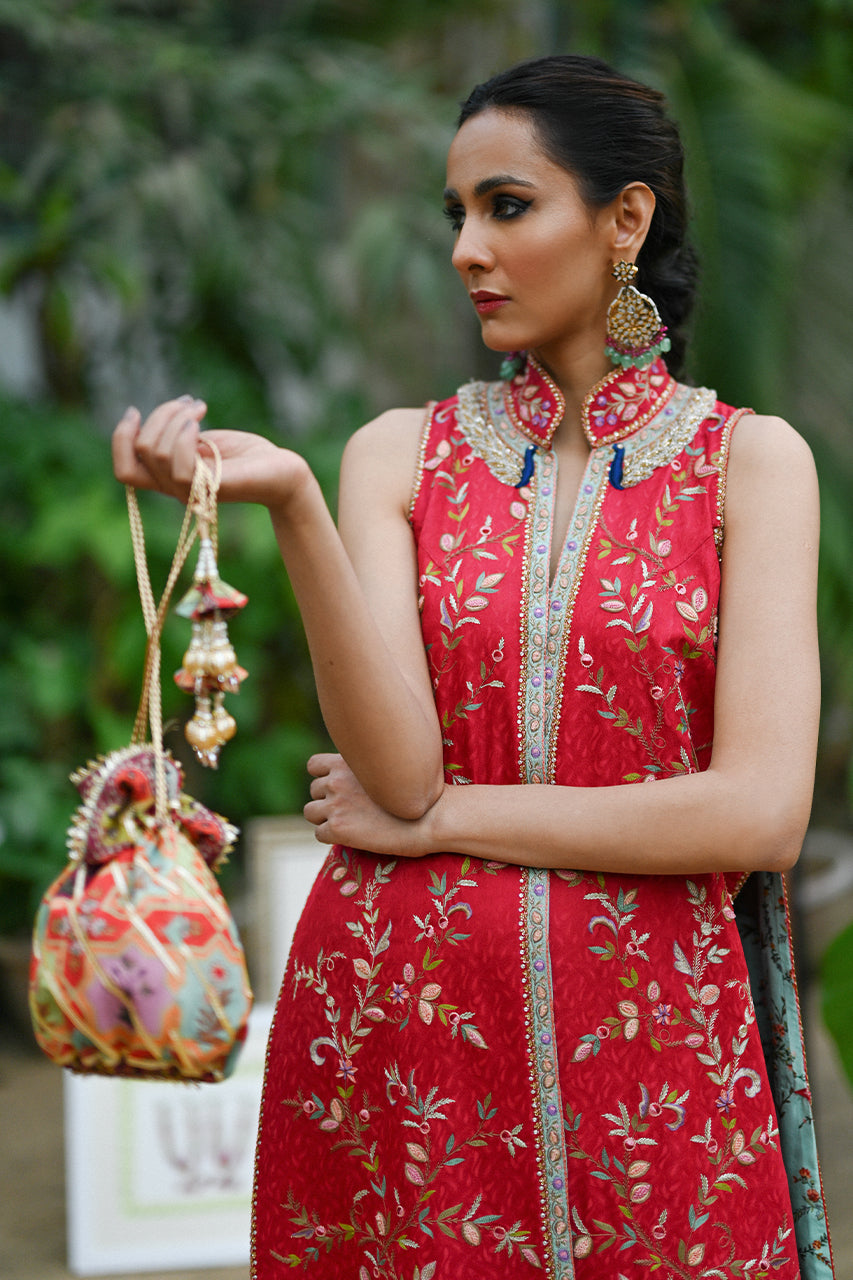 https://cdn.shopify.com/s/files/1/0588/3661/5221/products/Faye_B_11.jpg?v=1678354009