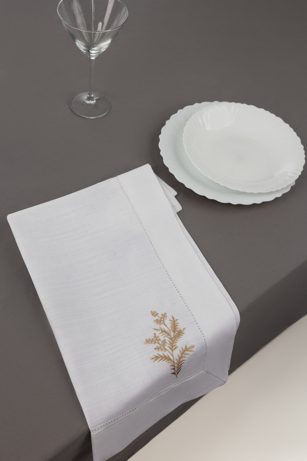 https://cdn.shopify.com/s/files/1/0706/3253/8159/files/Flora2pcsembroiderednapkinset_5.jpg?v=1780744955